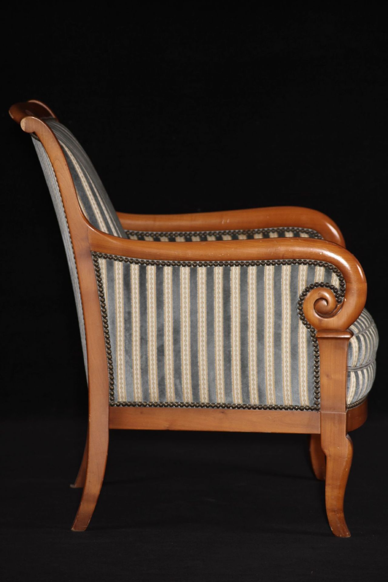 Pair of Armchairs, style of 1830, solid cherryframe, elegantly curved front, handrails ending in - Bild 3 aus 7