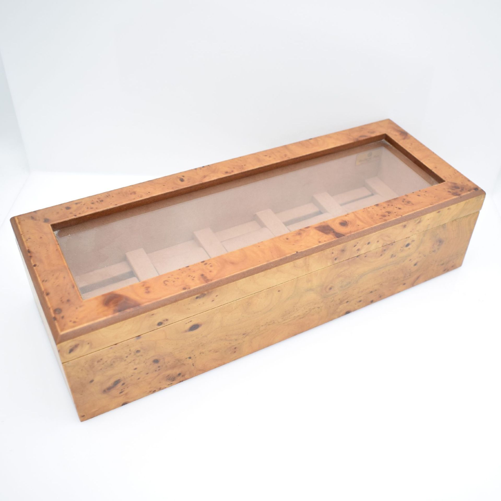 Watch collectors box with root wood veneer & sight glass for 5 wristwatches, measures approx. 36 x