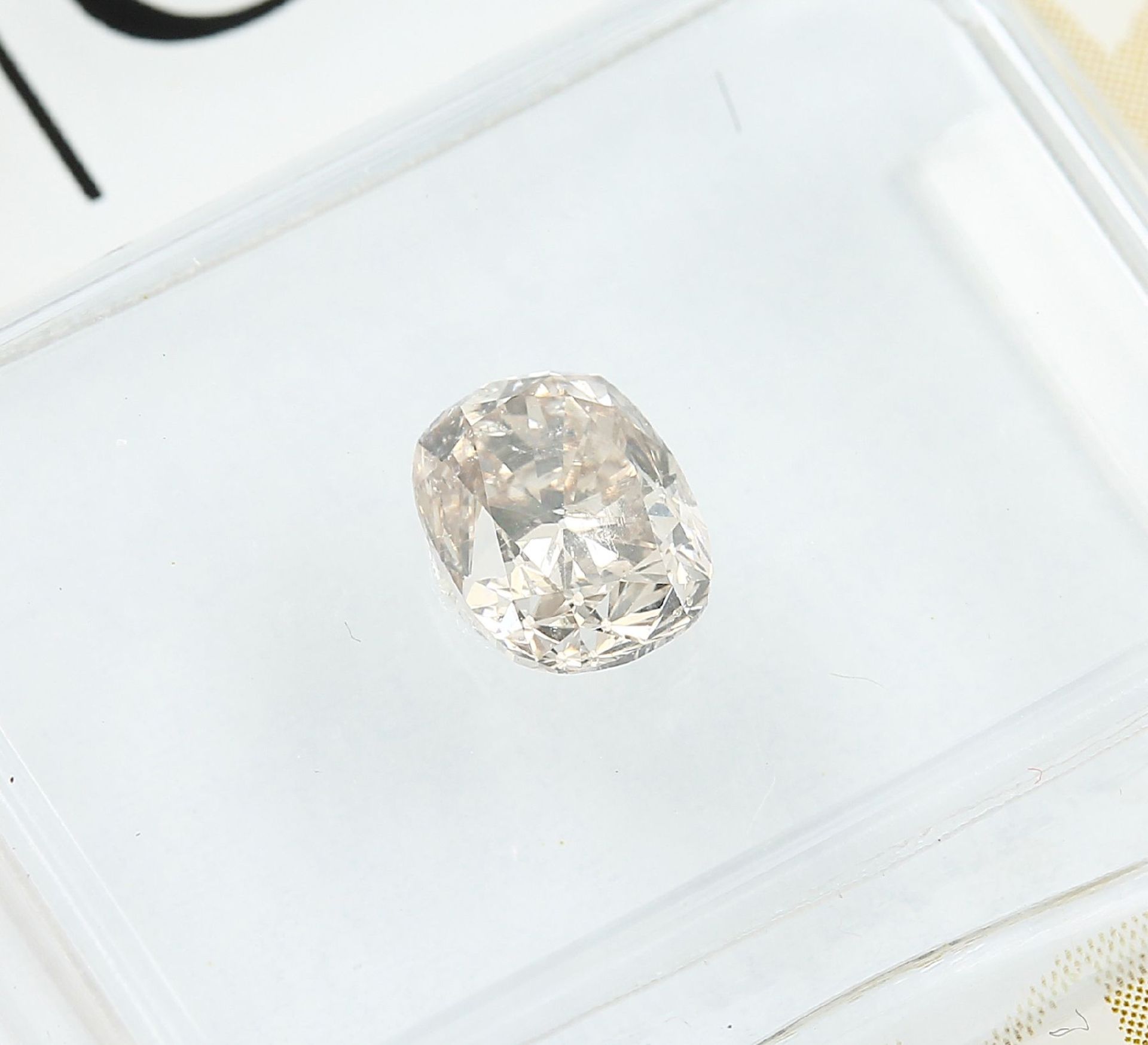 Sealed diamond in cushion-cut 0.71 ct , Natural, W-X Light Brown, GIA expertise Valuation Price: - Bild 2 aus 4