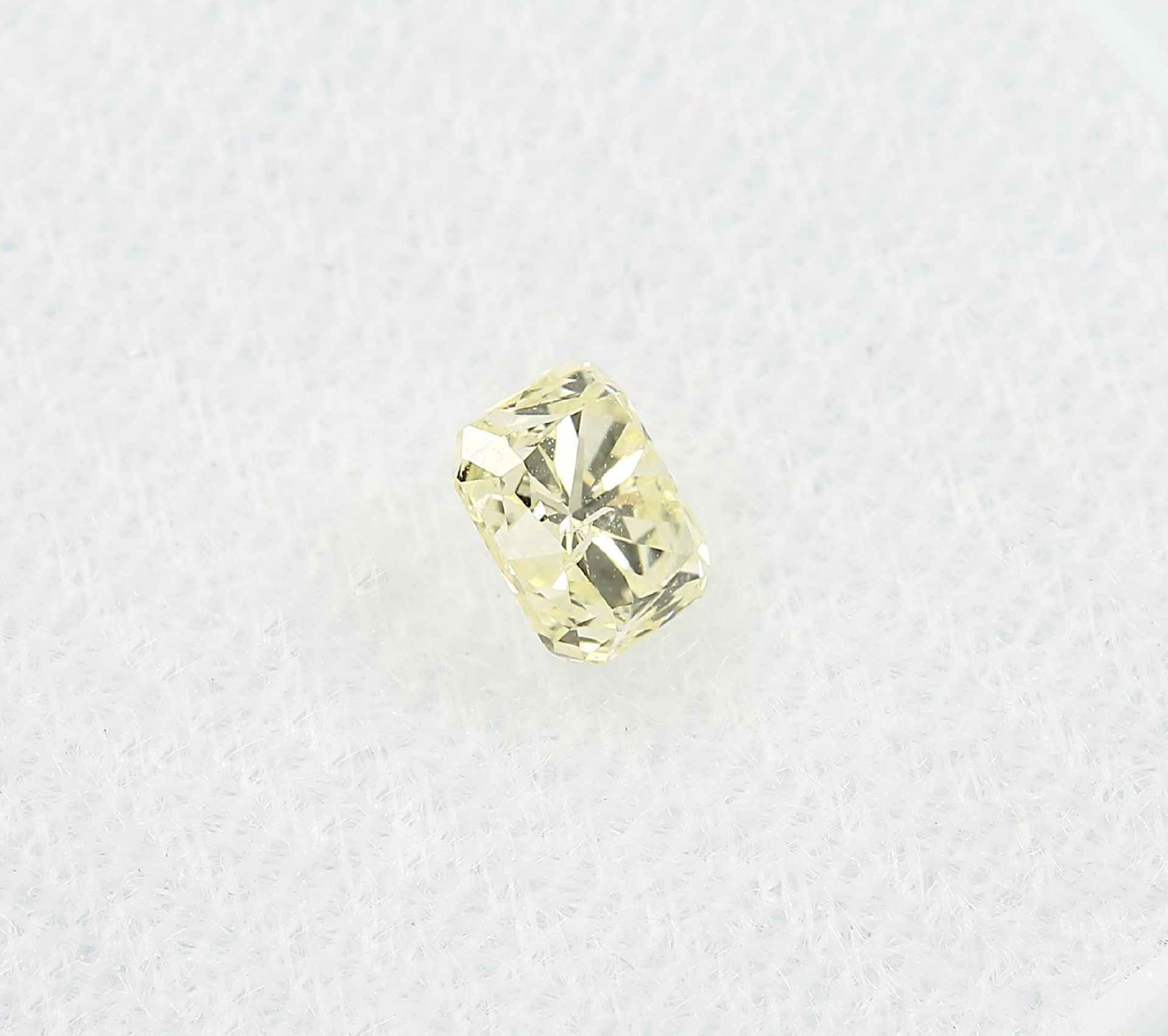 Loose diamond 0.51 ct , Cut Cornered Rectangular, Natural, Fancy Yellow, GIA expertise Valuation - Bild 3 aus 4