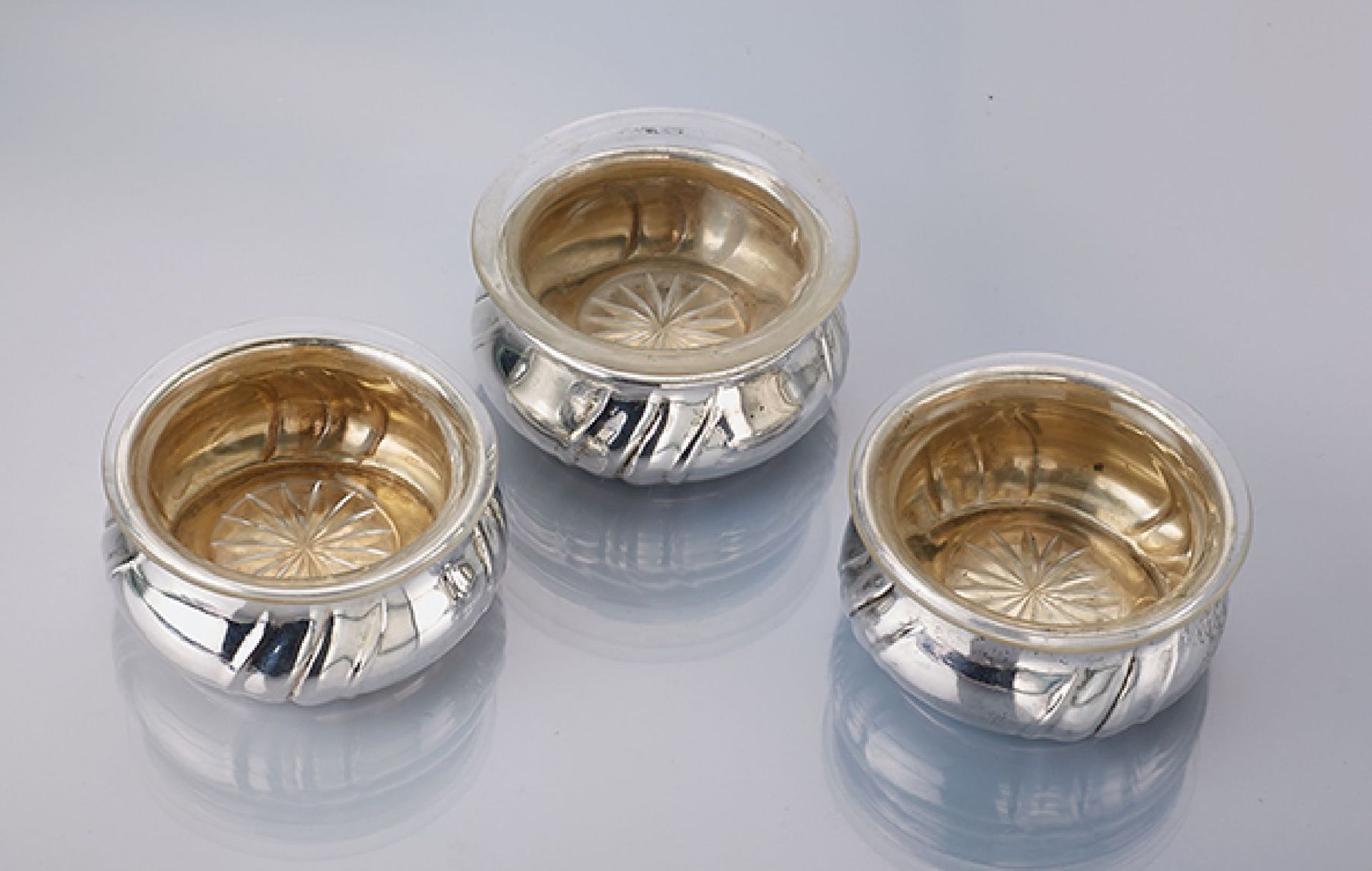 6 finger bowls, german approx. 1900 , 3 x 800 respectively silver 830, gadrooned, with glass