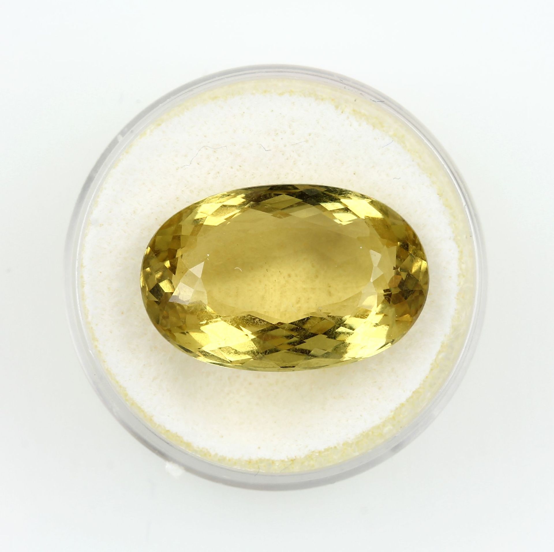 Loose beryl, yellow, oval bevelled, approx. 13.14 ct Valuation Price: 1400, - EURLoser Beryll, gelb,
