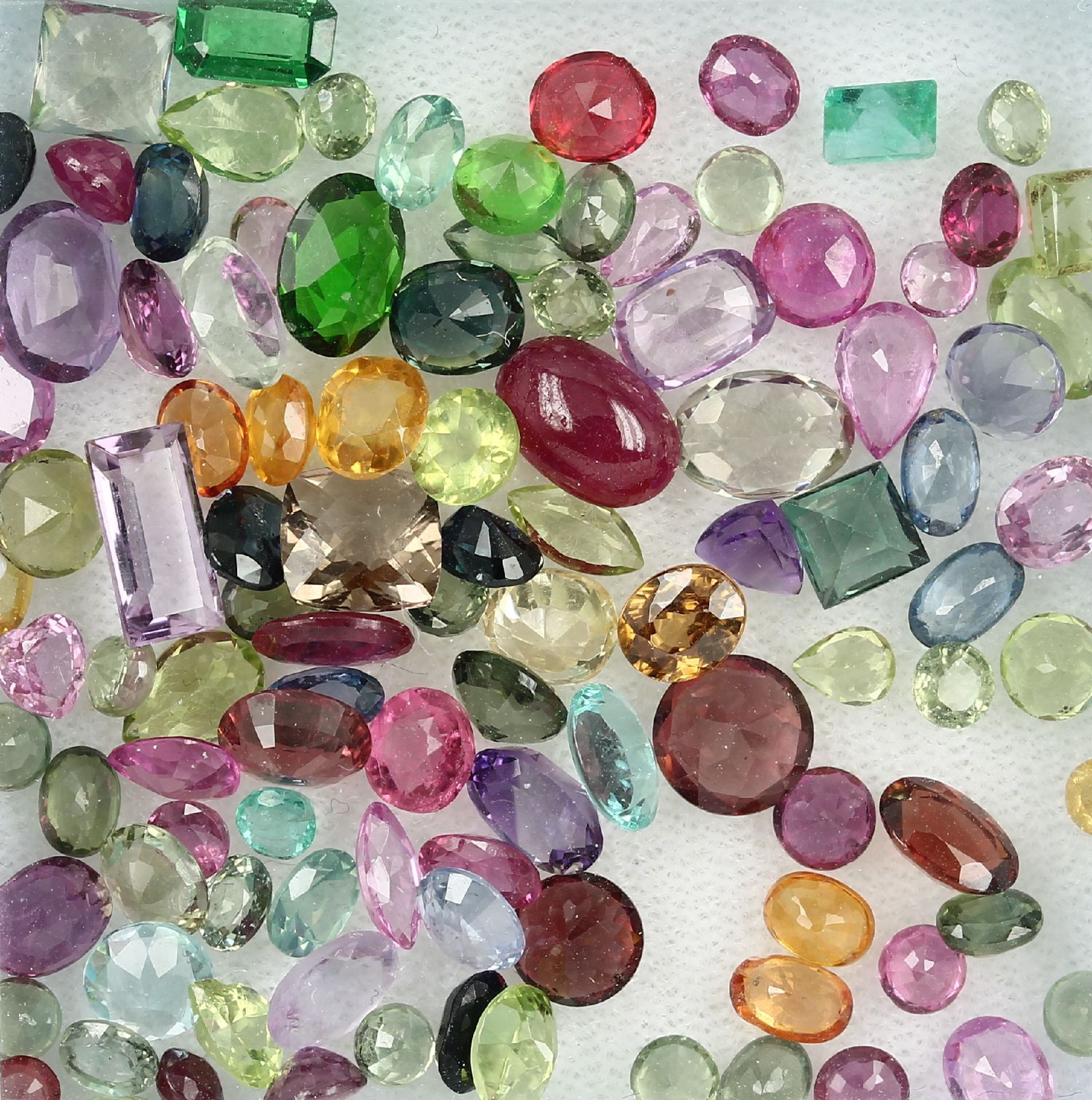 Lot loose coloured gemstones , total approx.41.6 ct, different sizes and cuts, i.a. peridots,