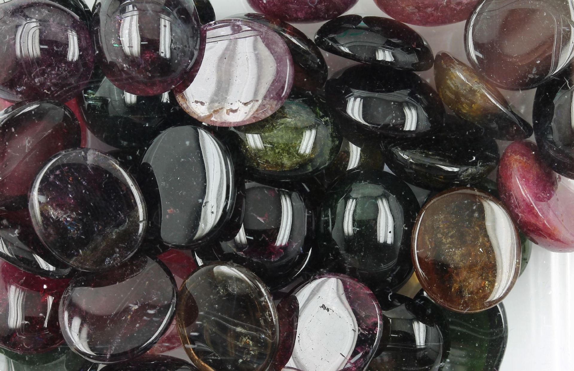 Lot loose tourmaline-cabochons total approx. 505 ct , different colours, predominant oval,