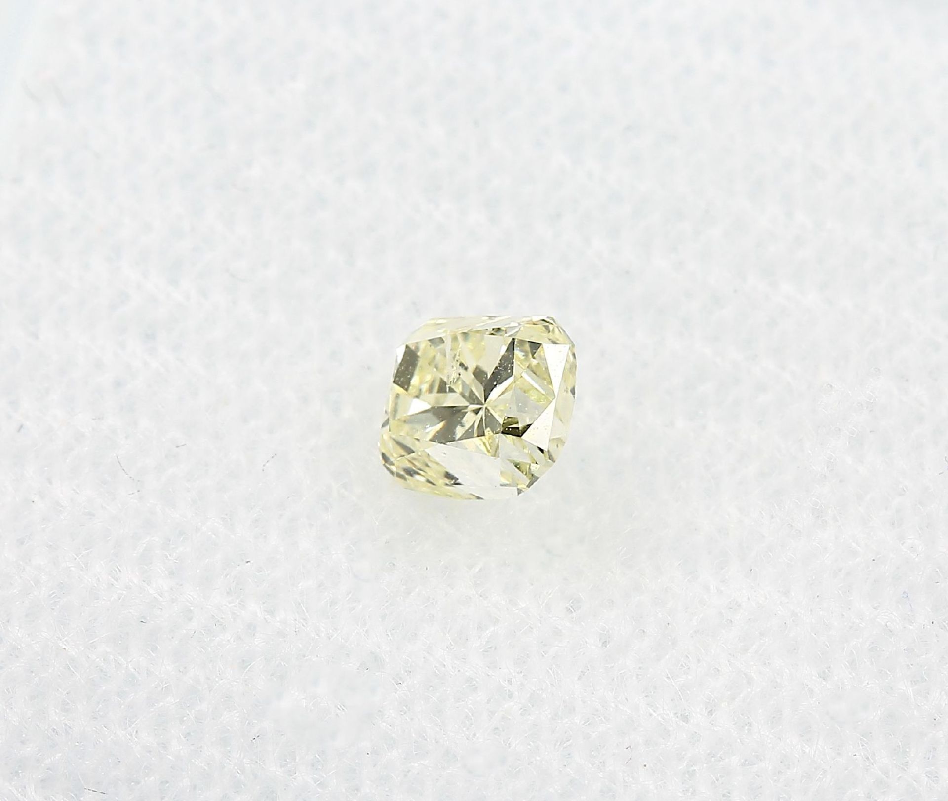 Loose diamond 0.51 ct , Cut Cornered Rectangular, Natural, Fancy Yellow, GIA expertise Valuation - Bild 2 aus 4