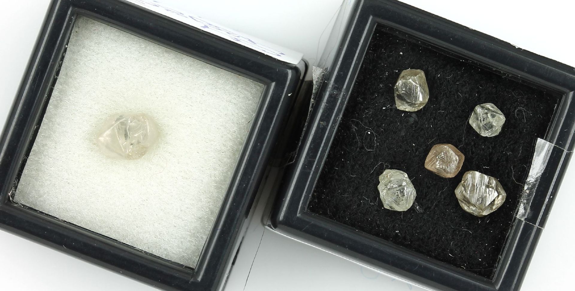 Lot 6 loose rough diamonds , total approx. 4.48 ct, in different sizes and colours Valuation