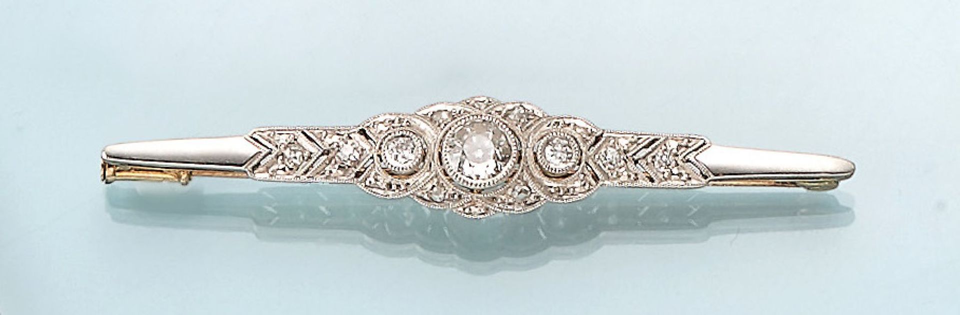 Art-Deco brooch with diamonds , platinum andYG 585/000, german approx. 1900/10, old cut diamonds