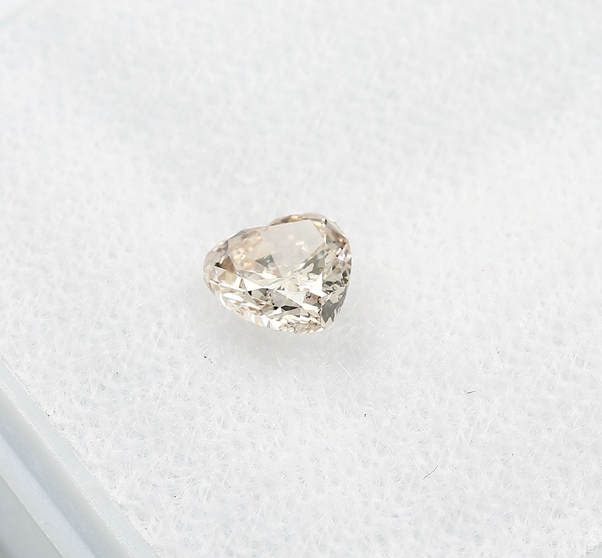 Lose diamond heart 0.37 ct , Natural, Light Pinkish Brown, GIA expertise Valuation Price: 2450, - - Bild 2 aus 4