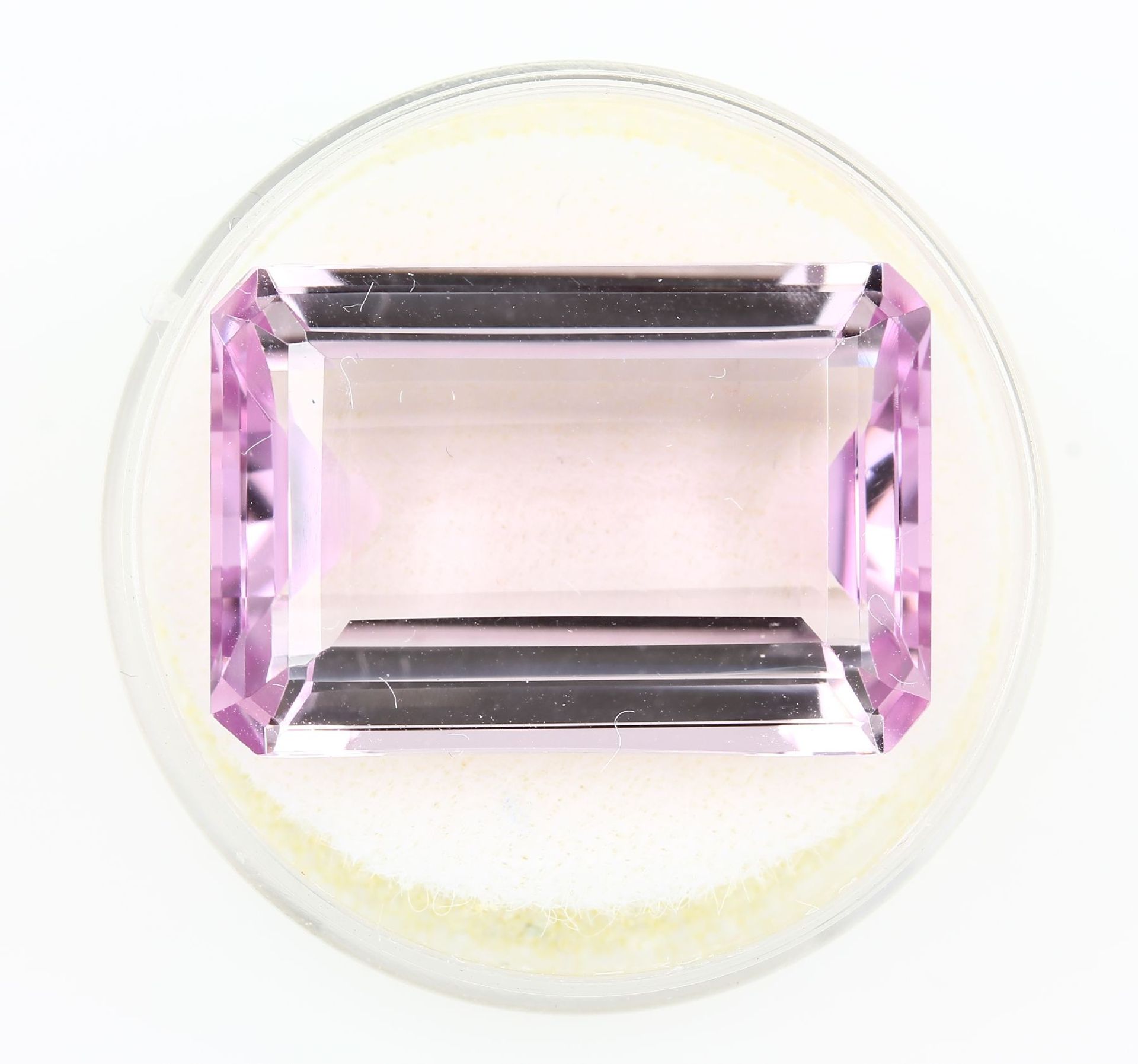 Loose kunzite, approx. 26 ct Valuation Price: 3100, - EURLoser Kunzit, ca. 26 ct Schätzpreis: