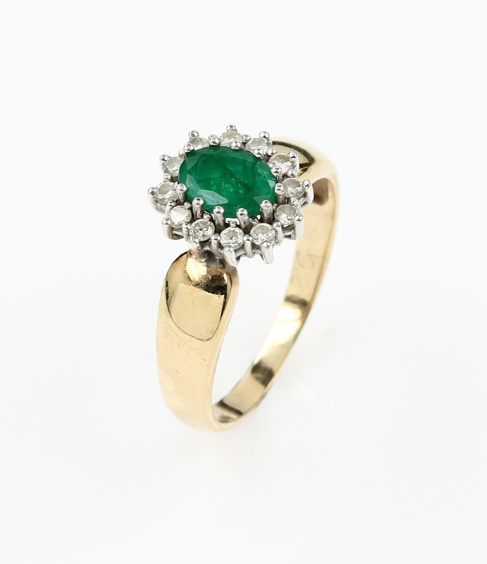 14 kt gold ring with emerald and brilliants , YG/WG 585/000, centered with one oval emerald