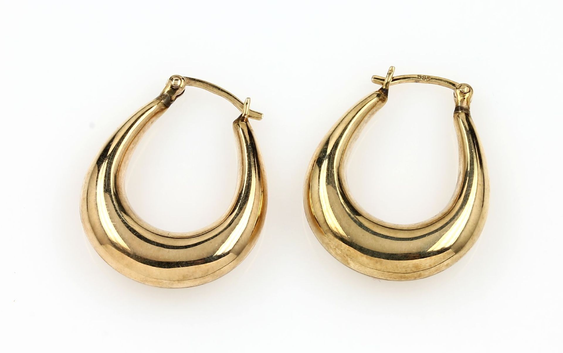 Pair of 14 kt gold earrings, YG 585/000, approx. 6.3 g, classic shapePaar 14 kt Gold Ohrgehänge,