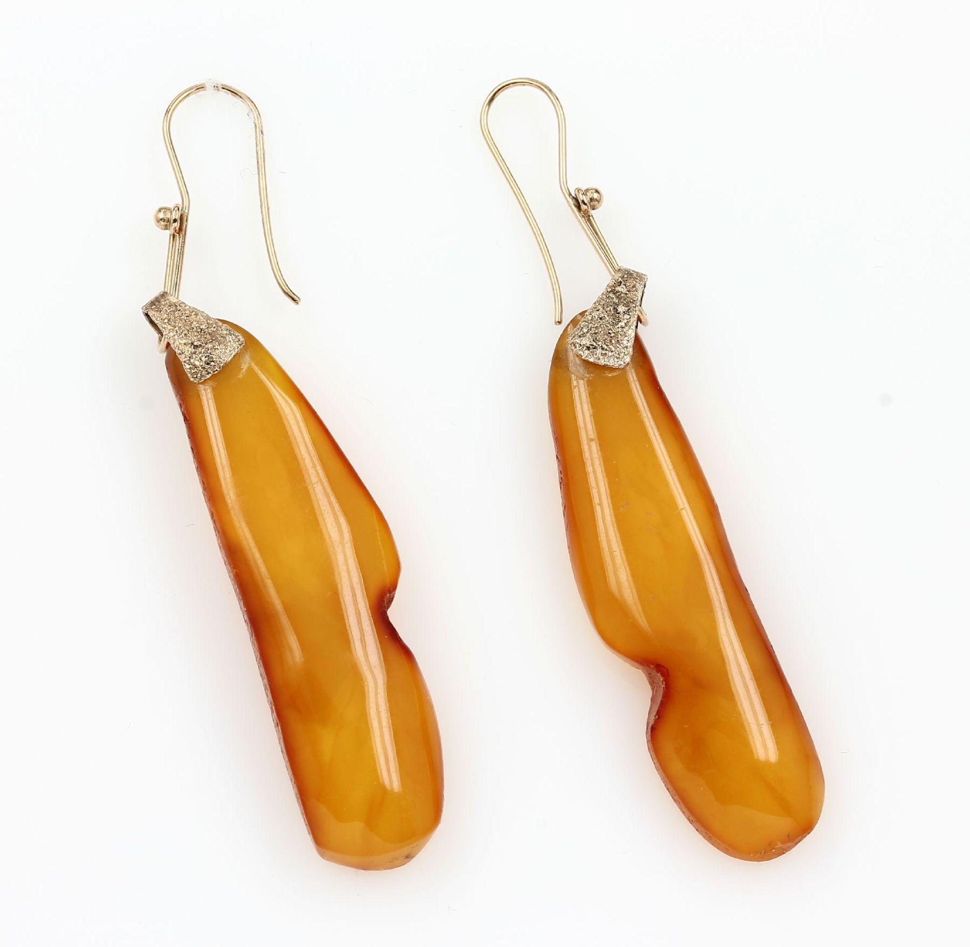 Pair of 14 kt gold earrings with amber , YG 585/000, opaque amber, l. approx. 7.8 cmPaar