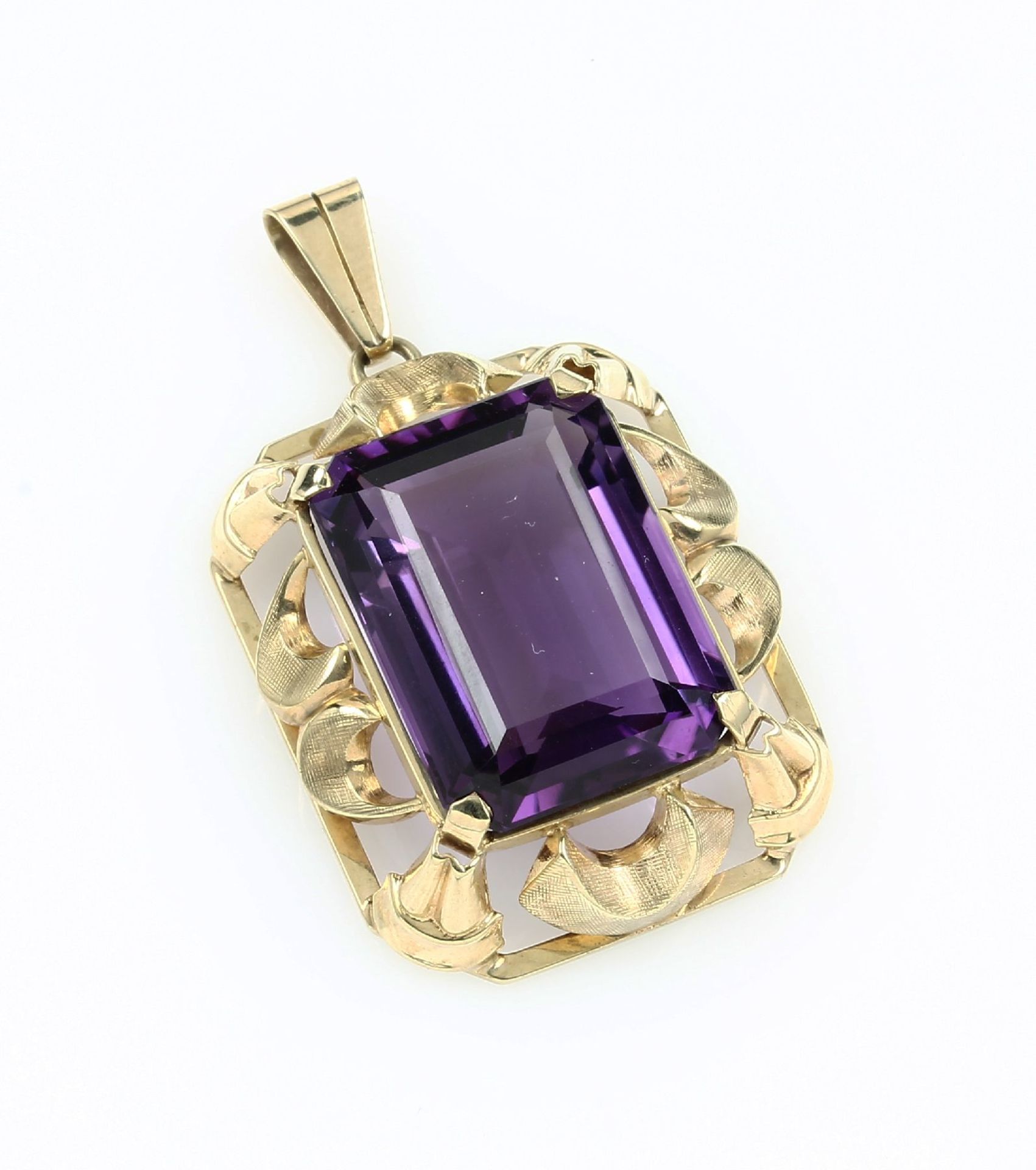 8 kt gold pendant with amethyst , YG 333/000, centered rectangular bevelled amethyst approx. 20