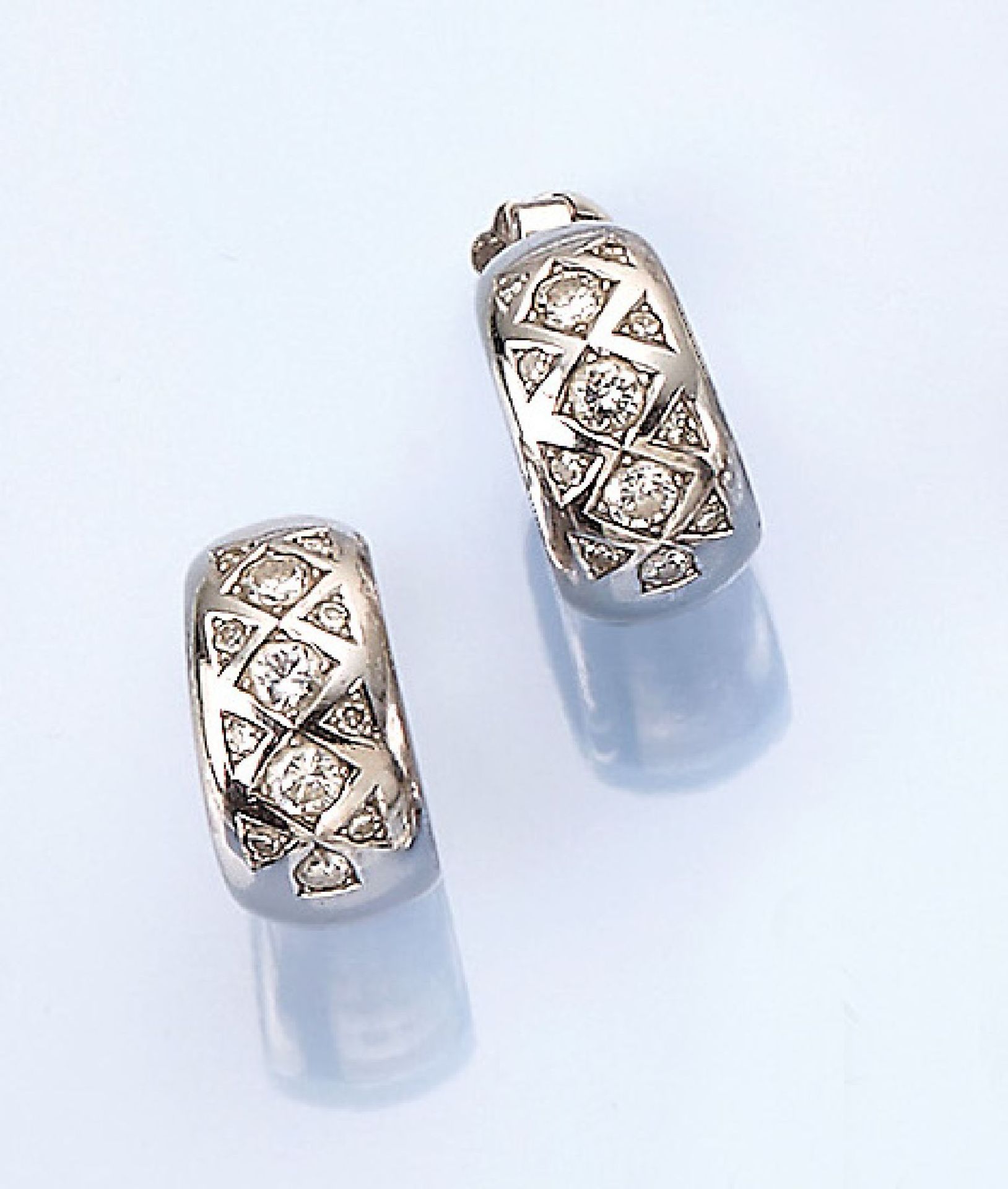 Pair of 18 kt gold earrings with diamonds , WG 750/000, brilliants and 8/8-diamonds total approx.