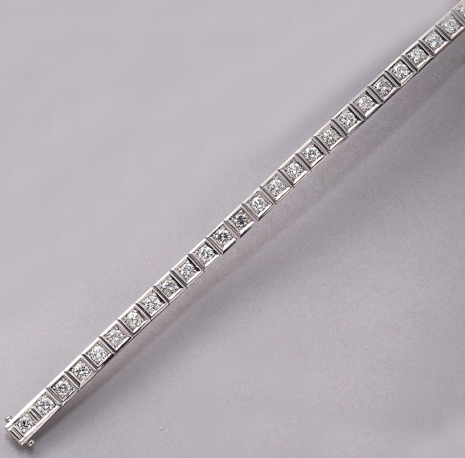 14 kt gold rivierebracelet with brilliants ,WG 585/000, brilliants total approx. 5.50 ct Wesselton-