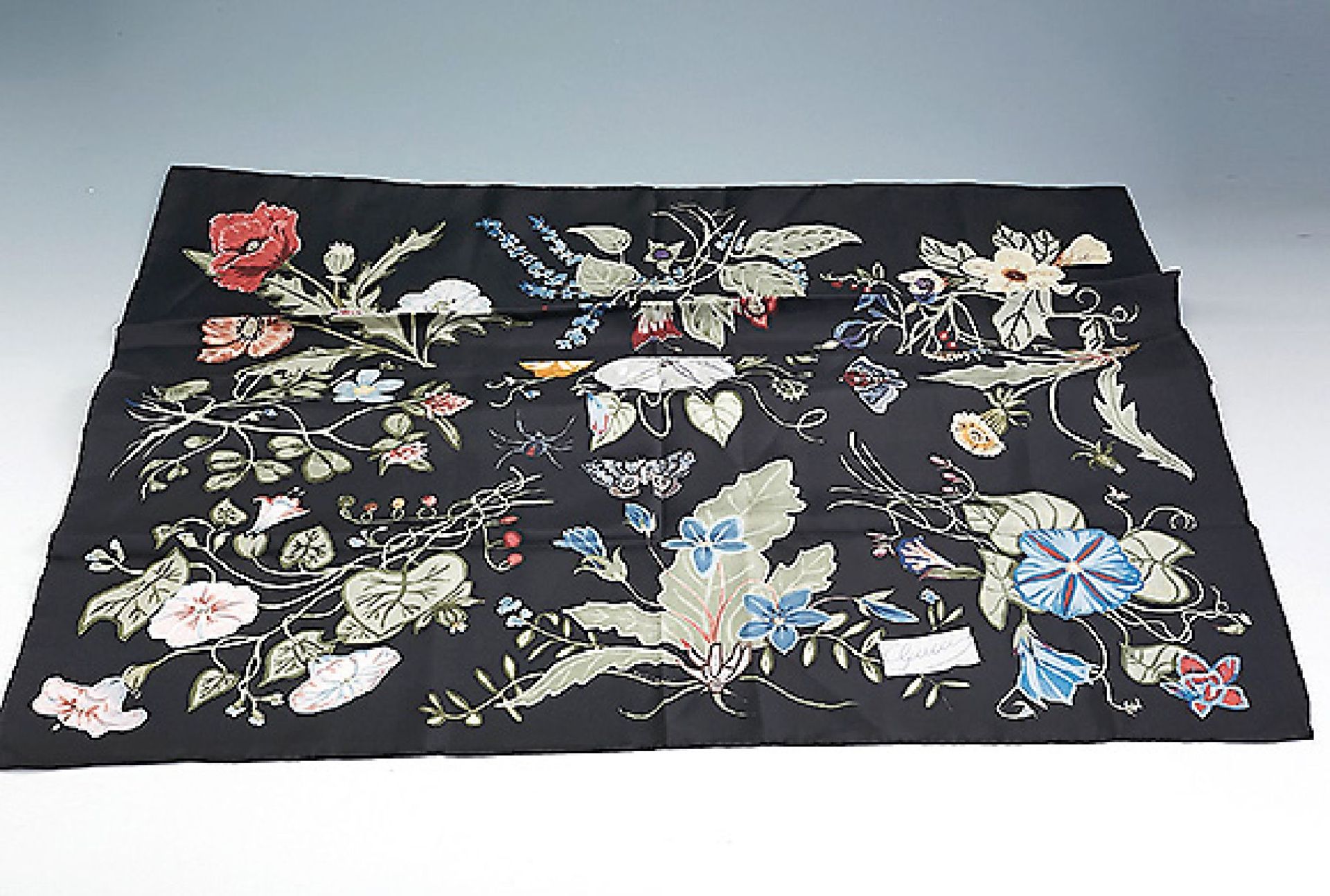 GUCCI carree, 100 % silk , black-faced, withblossoms and butterflies, handrolled, approx. 85 x 85