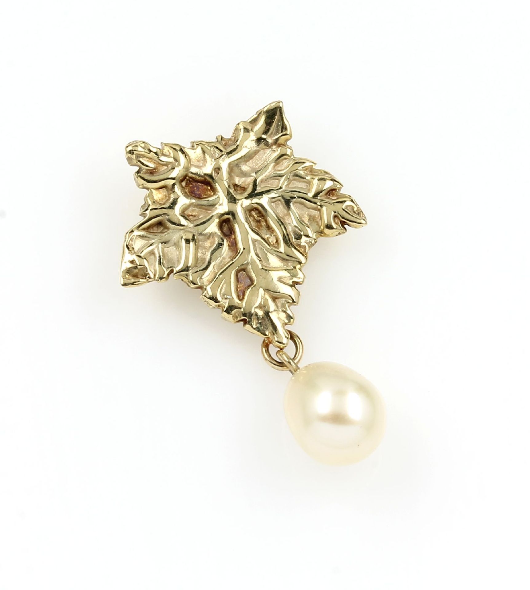 14 kt gold pendant with cultured fresh water pearl , YG 585/000, maple leaf, pearl suspension,