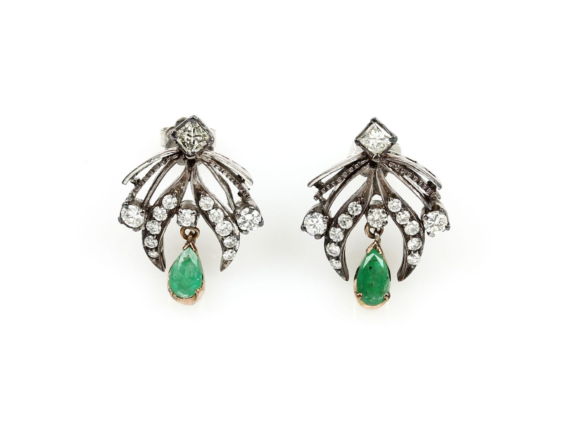 Pair of earrings with emeralds and diamonds , YG 585/000 and silver, abstract floral design, each