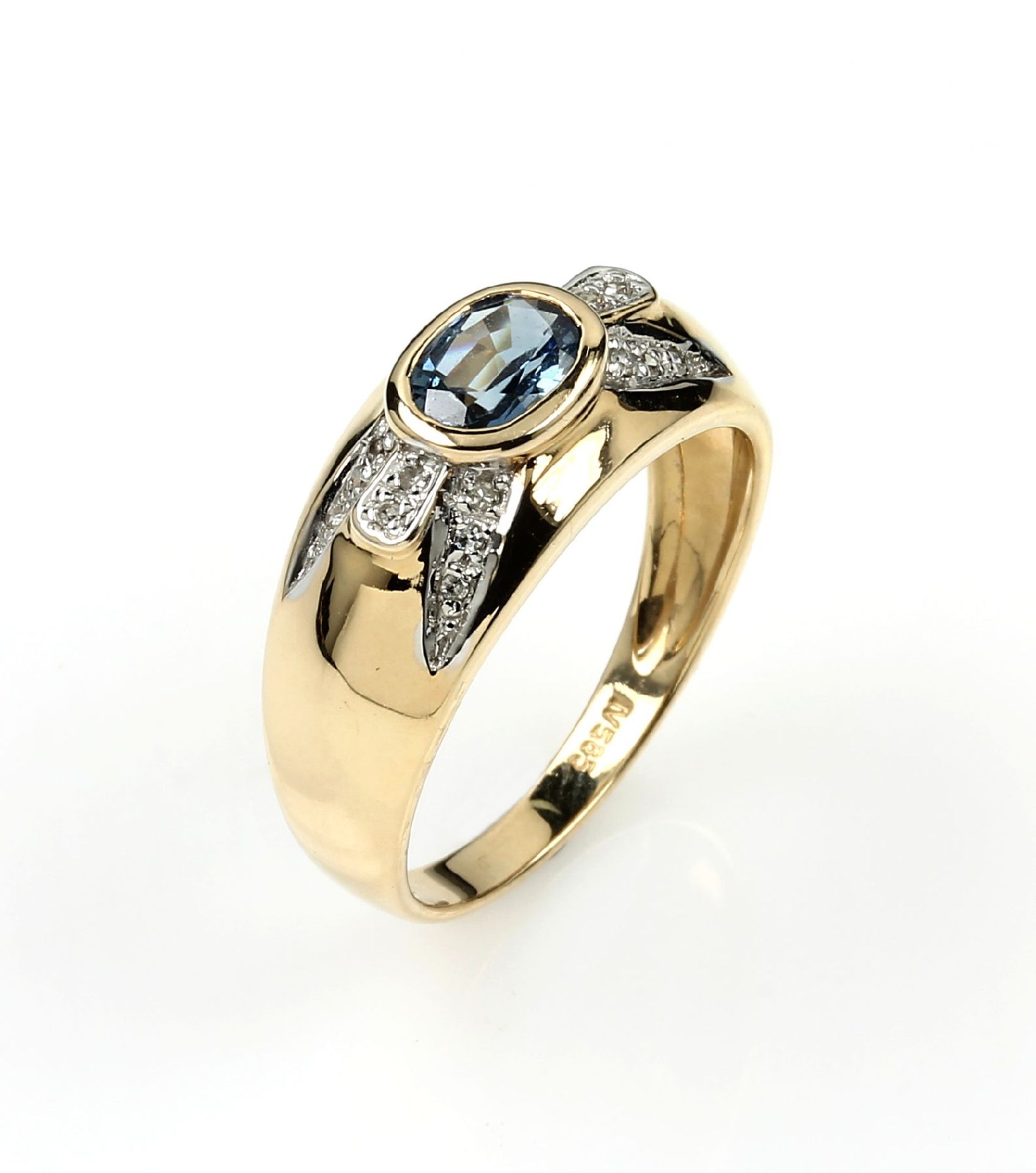 14 kt gold ring with sapphire and diamonds ,YG 585/000, centered oval bevelled sapphire approx. 1.10