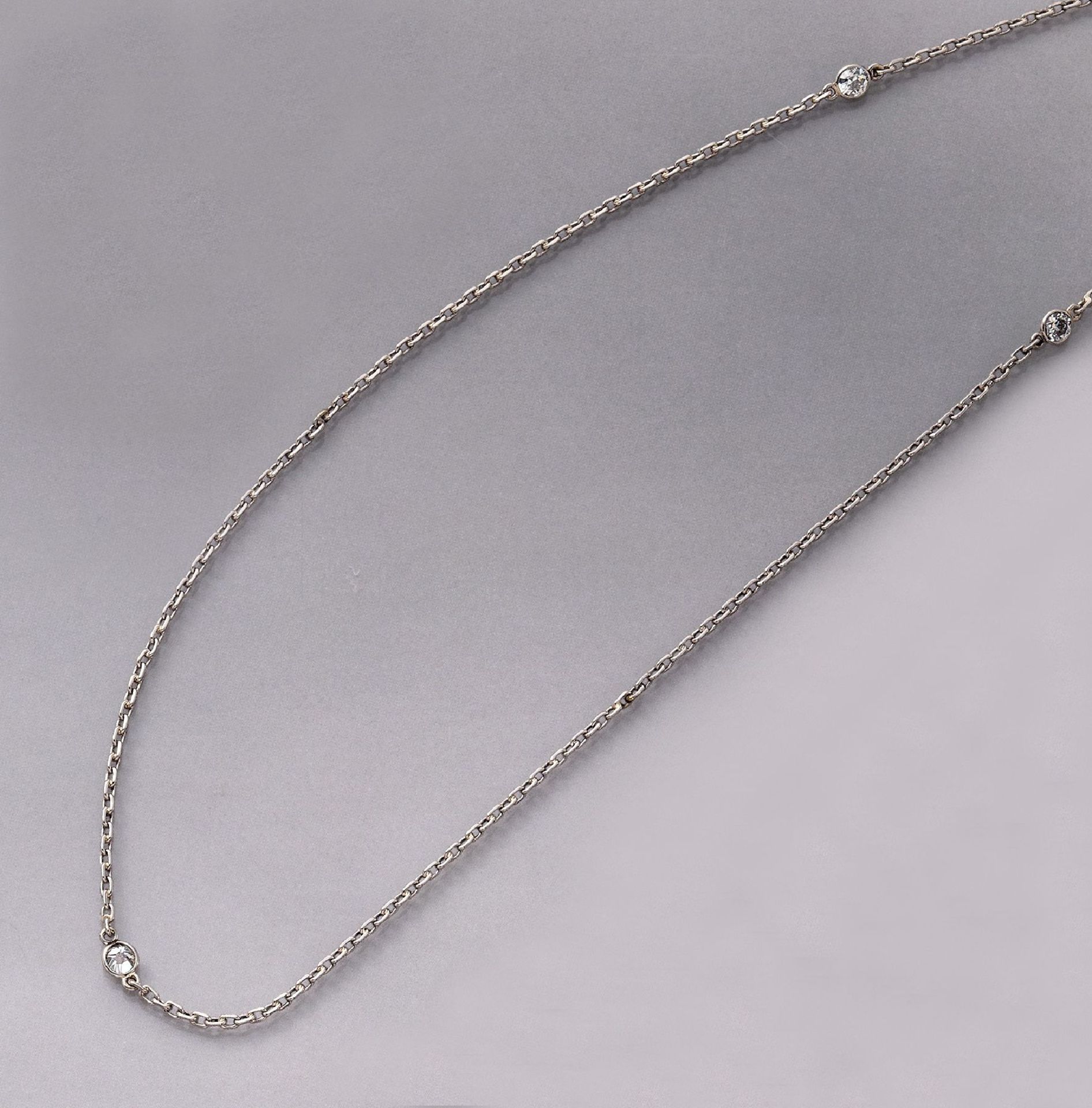 Extra-long platinum necklace with diamonds ,approx. 1900, 10 intermediates with old cut diamonds