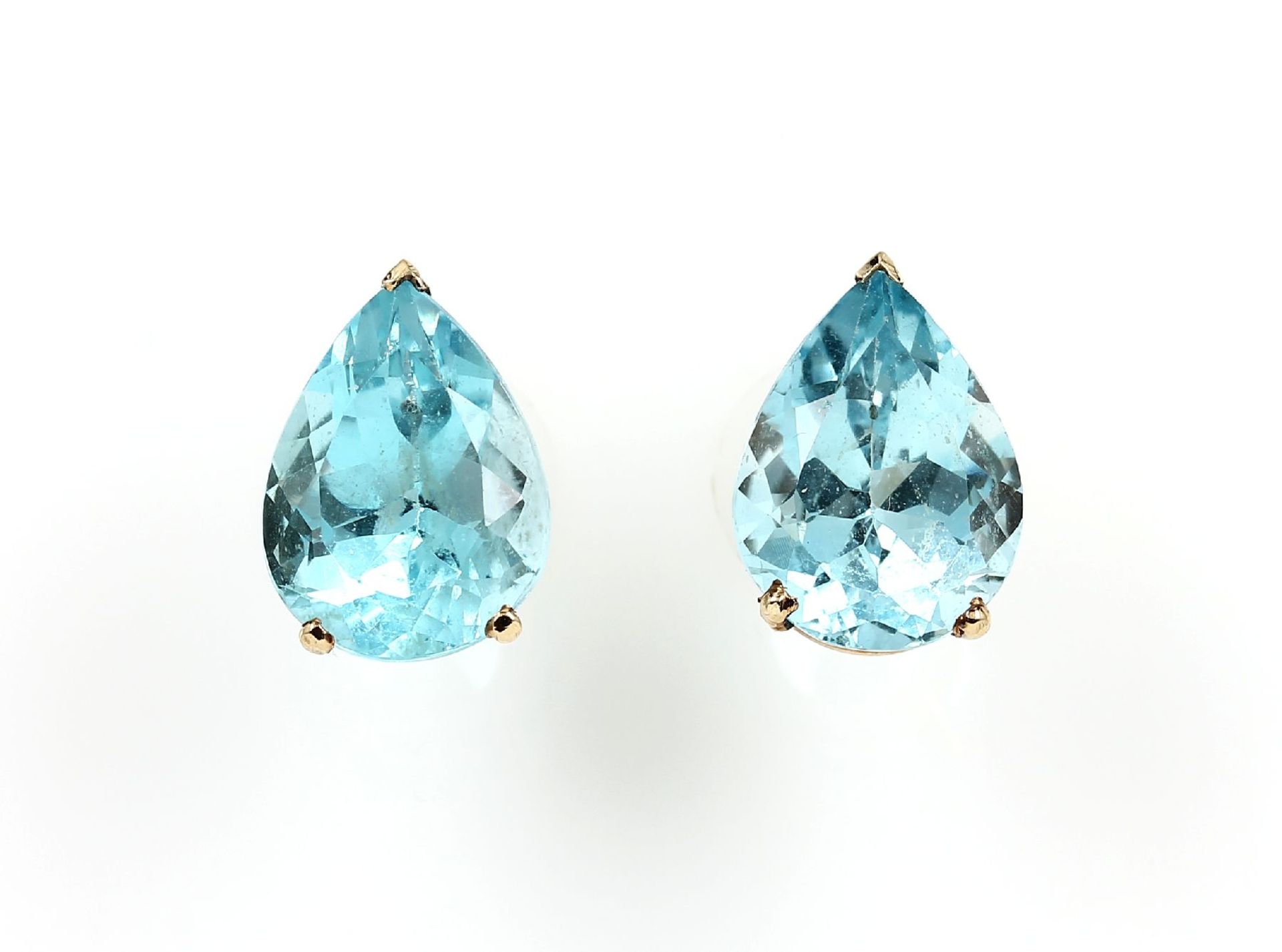 Pair of 14 kt gold earrings with topazes , YG 585/000, each 1 pearformed bevelled blue topaz (