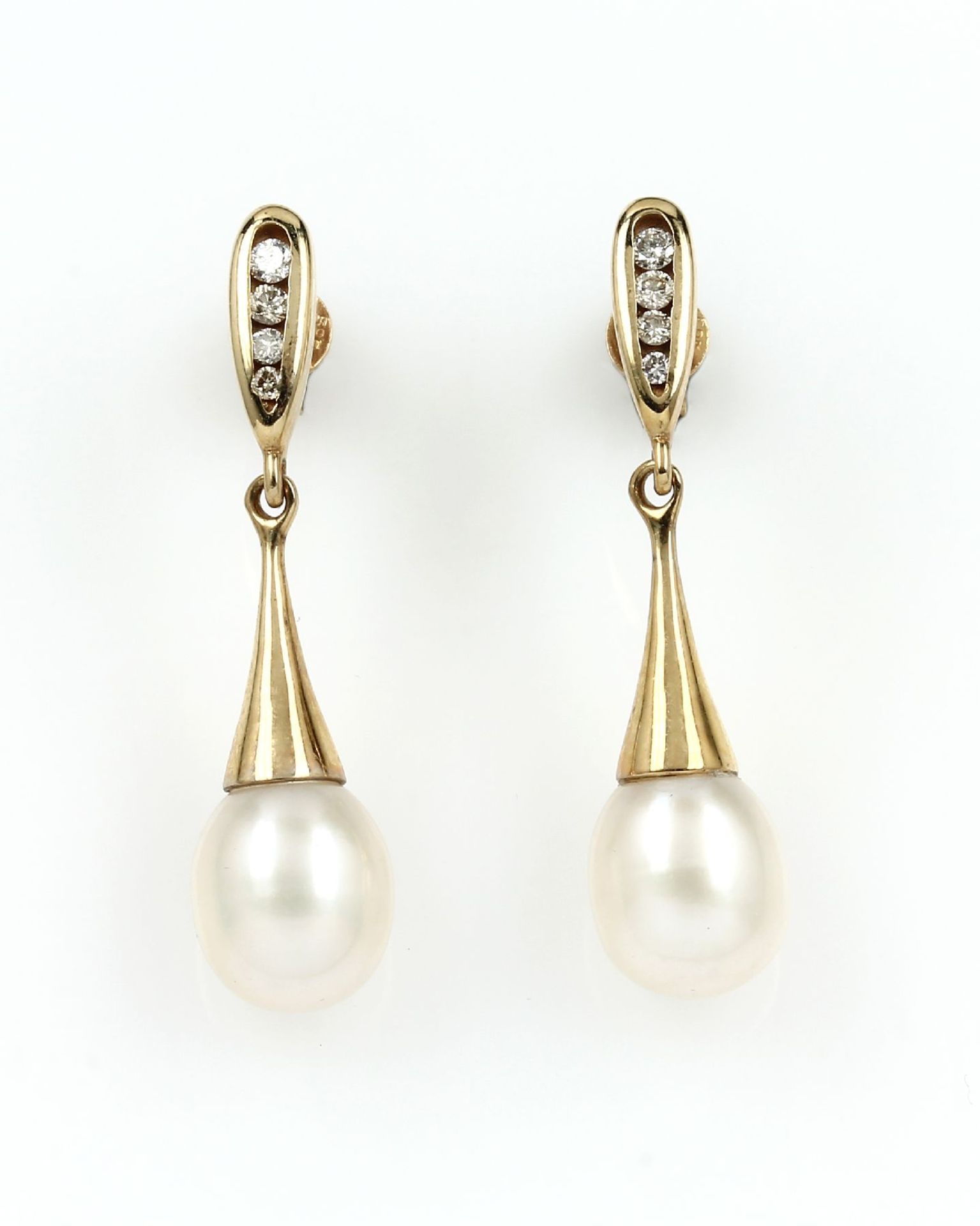 Pair of 14 kt gold earrings with brilliants and cultured fresh water pearls , YG 585/000, 8