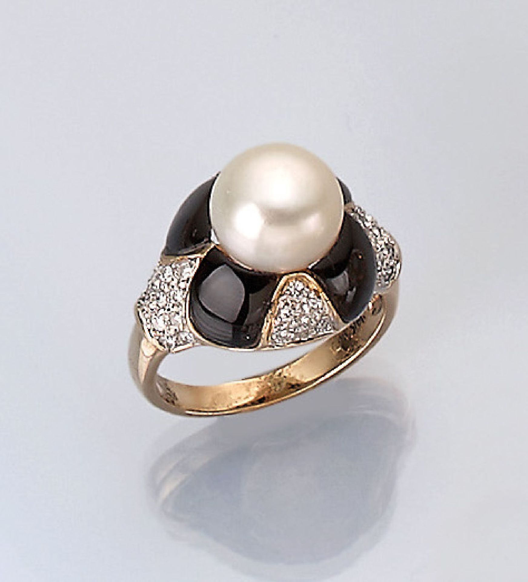 14 kt gold ring with brilliants, cultured pearls and enamel , YG 585/000, brilliants total approx.