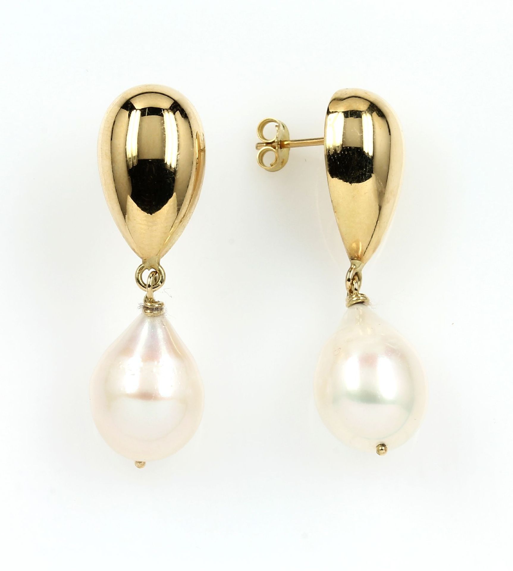 Pair of 18 kt gold earrings with cultured south seas pearl , YG 750/000, pearformed pearl, diam.