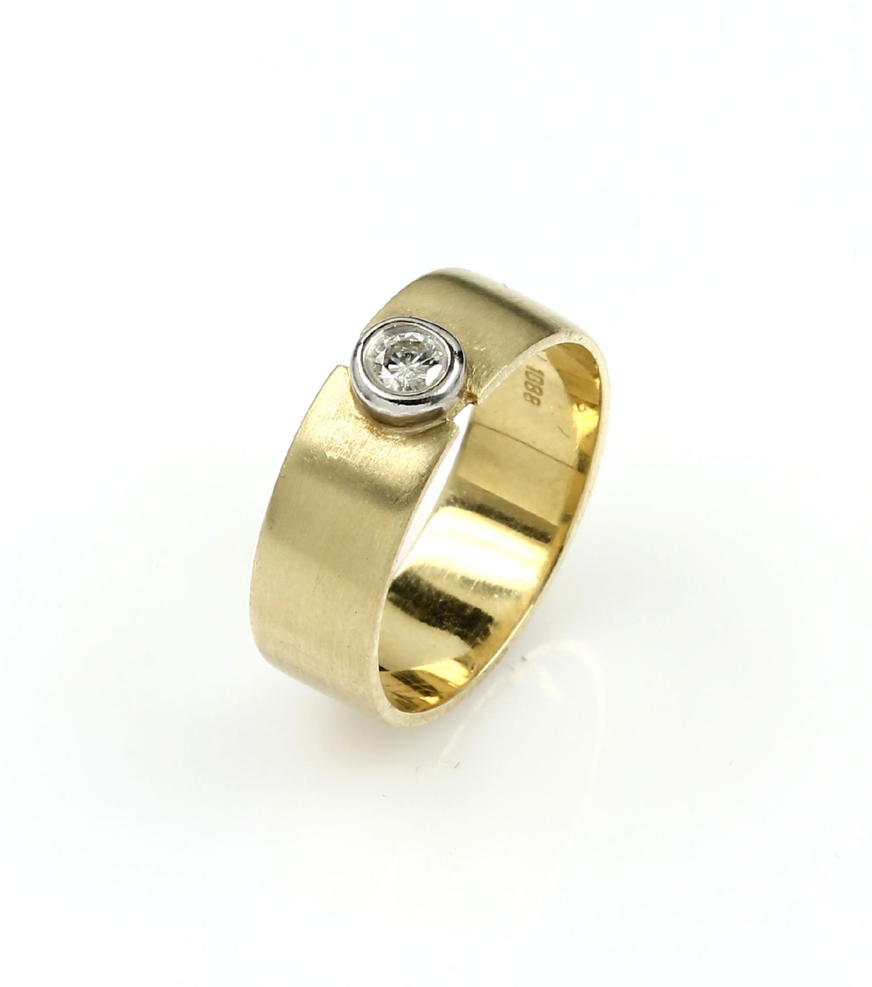 14 kt gold ring with brilliant , YG/WG 585/000, centered brilliant approx. 0.10 ct (engraved),