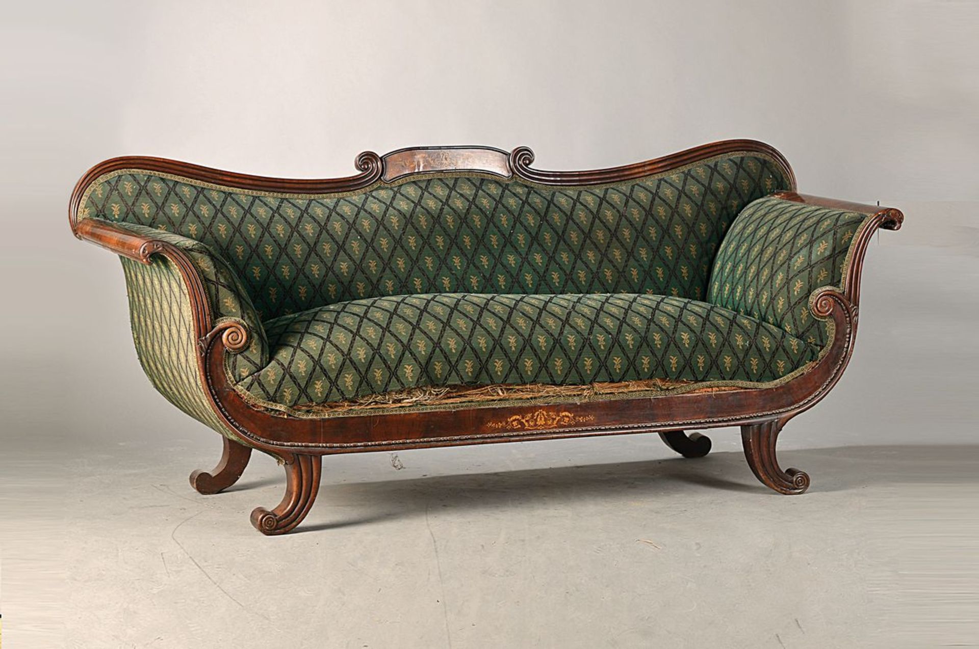 sofa, Darmstadt, around 1830/40, mahogany veneer and massive, fine marquetries of acanthus leaf,