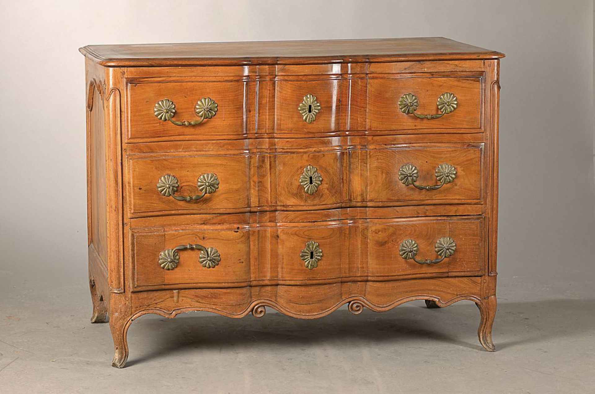 chest of drawers, Alsace-Lorraine, around 1780, walnut massive and softwood, three drawers,