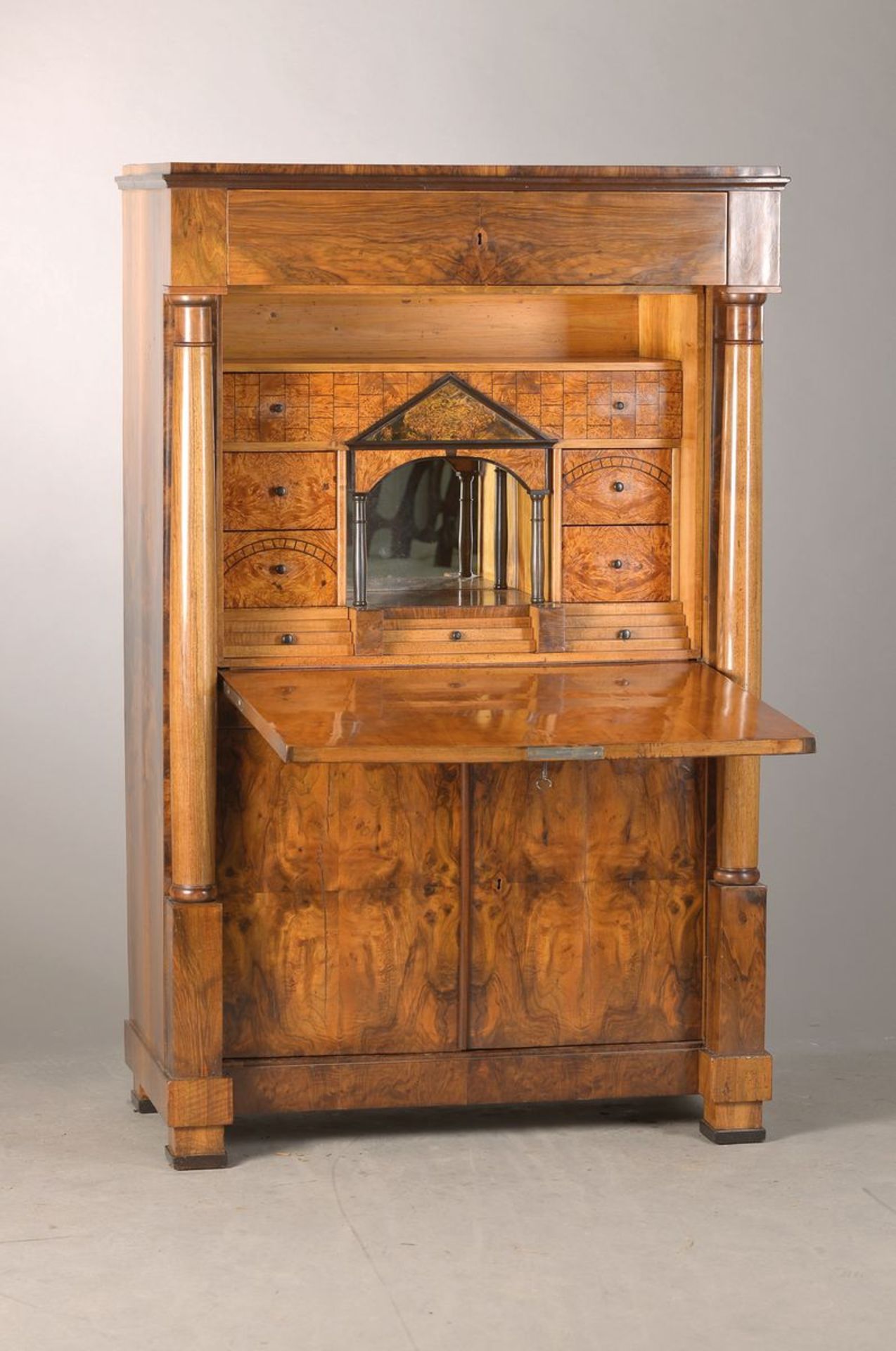 Biedermeier stand secretary, Southern Germany,probably Munich, around 1820/30, walnut veneer, double