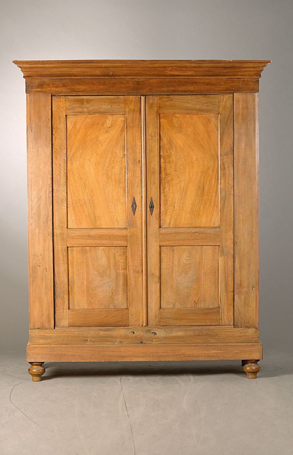 Late Biedermeier cupboard, probably Palatinate, around 1840, walnut massive, complete coffered,