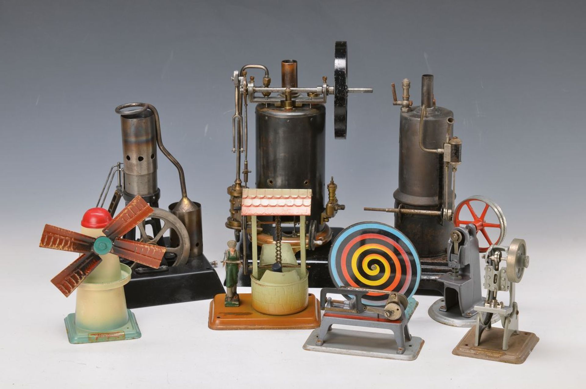 three steam-engines and 8 drive models, 1920- 1930s until 2. Half 20.th c., one steam-engineof