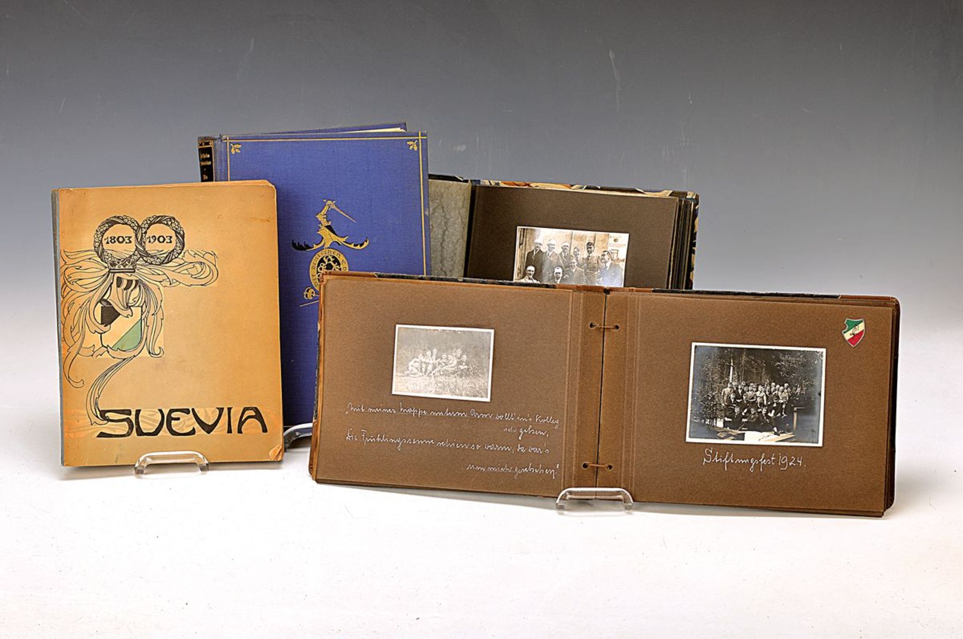 2 photo albums of the years of study and four books fraternity, fellow students and experiences of
