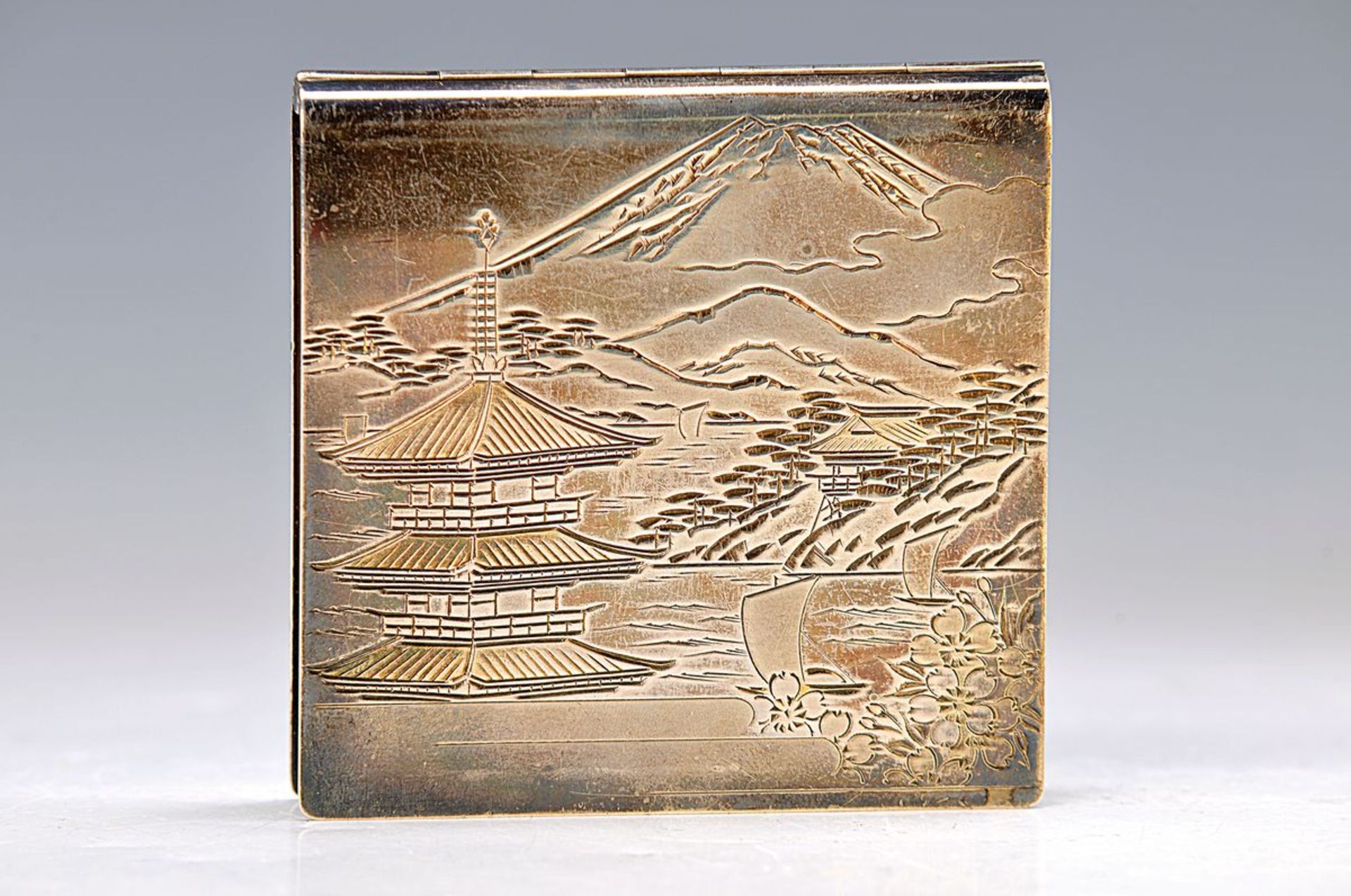 heavy Cosmetic case, Japan, around 1920, 950 silver, interior with mirror, for powder,