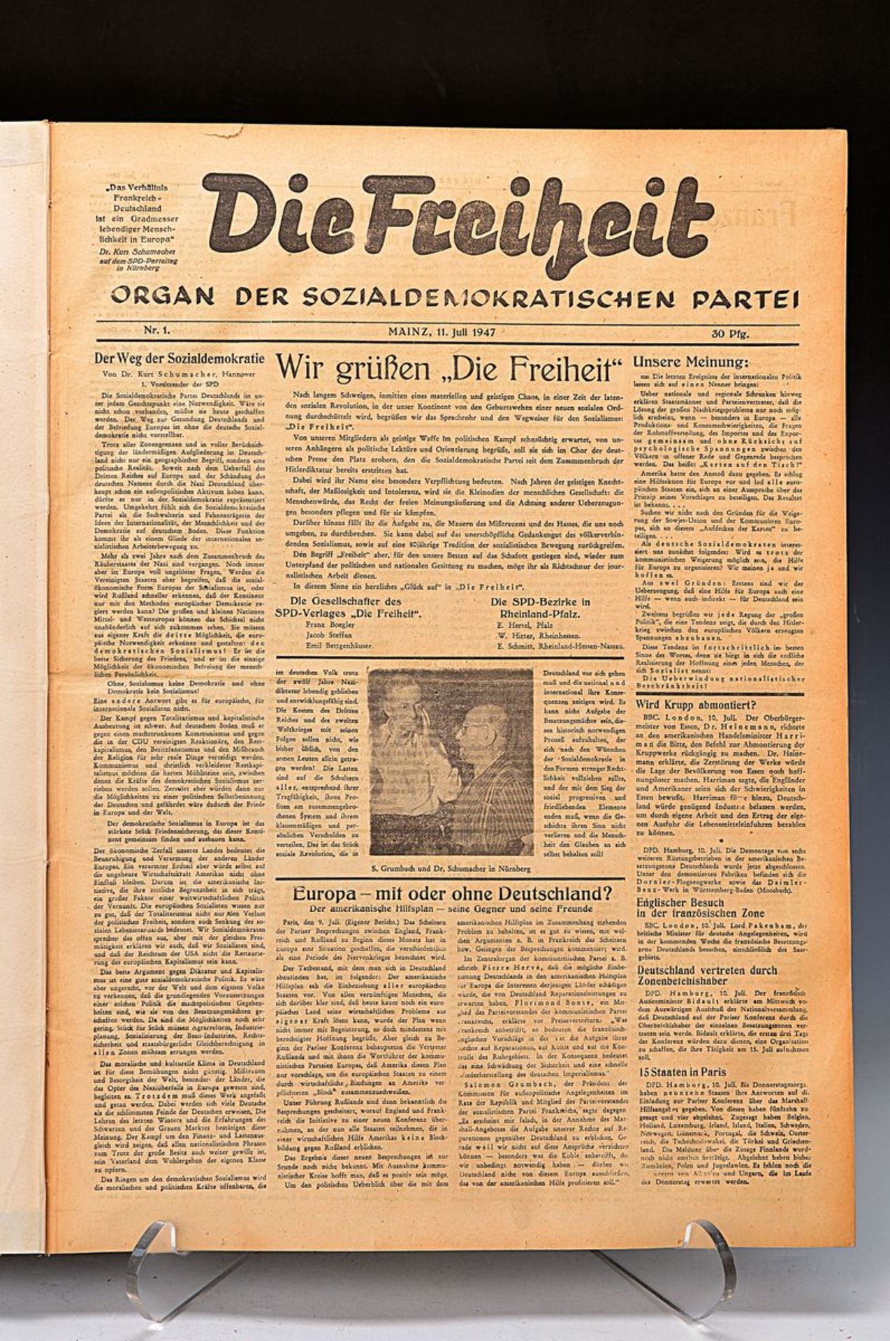 bound newspapers of the Palatinate: first issue of the Rheinpfalz, 29.September 1945, edition 1-