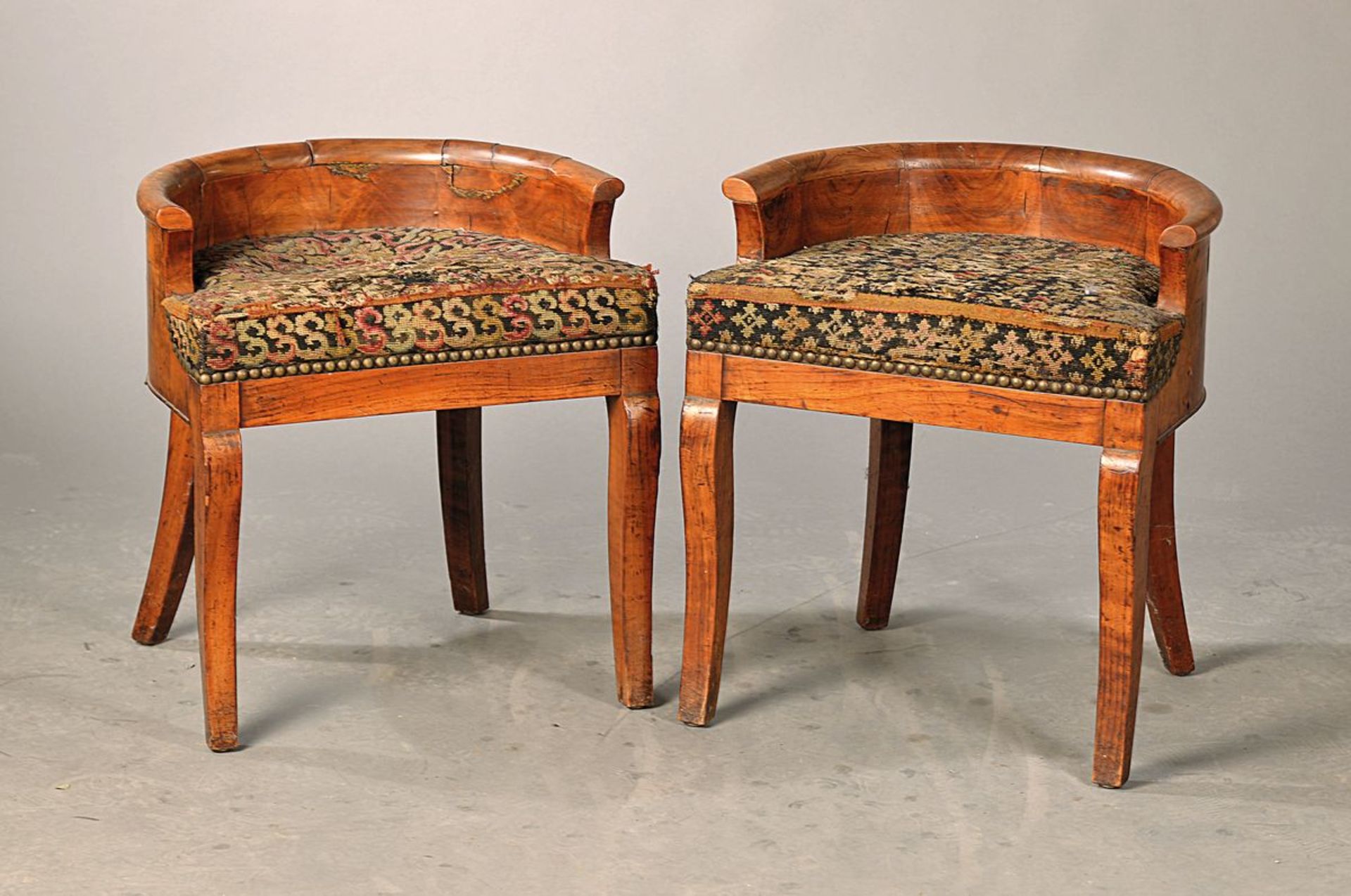 couple of Biedermeier stools/side pieces, Northern Germany or English, around 1830, walnut veneer