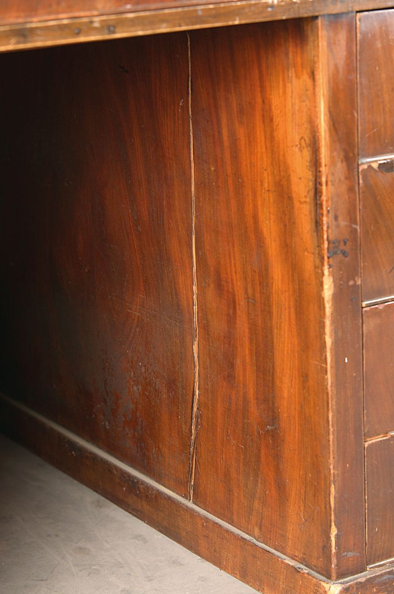 Large writing cabinet, England around 1900, mahogany veneer, free arrangeable, coffered, partly gilt - Bild 3 aus 3