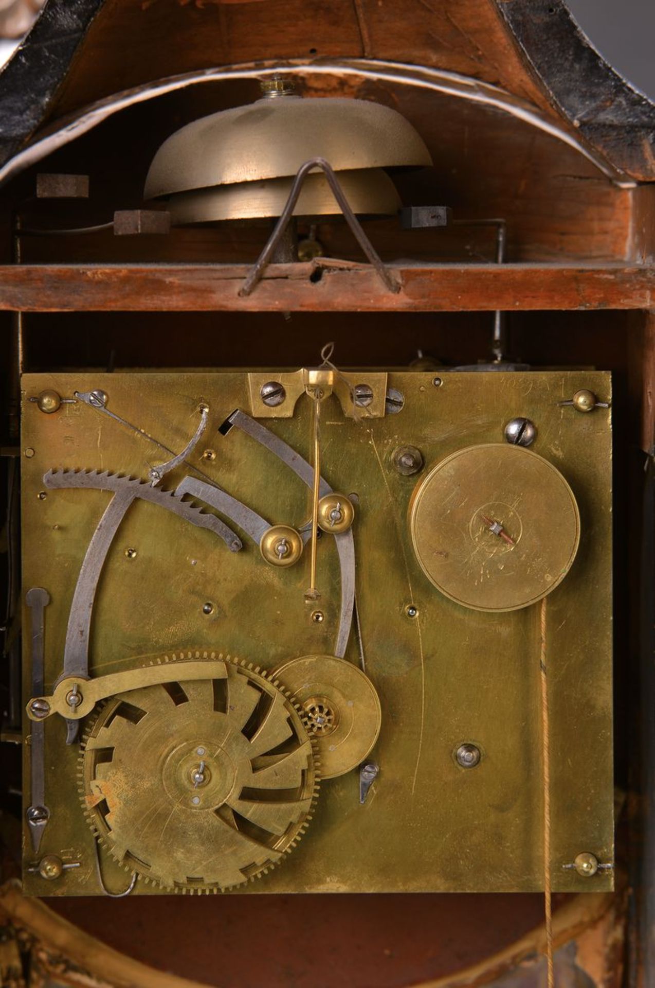 Neuenburg clock with quarter chime and alarm clock, around 1780, rolling wood housing, sec.black - Bild 2 aus 2