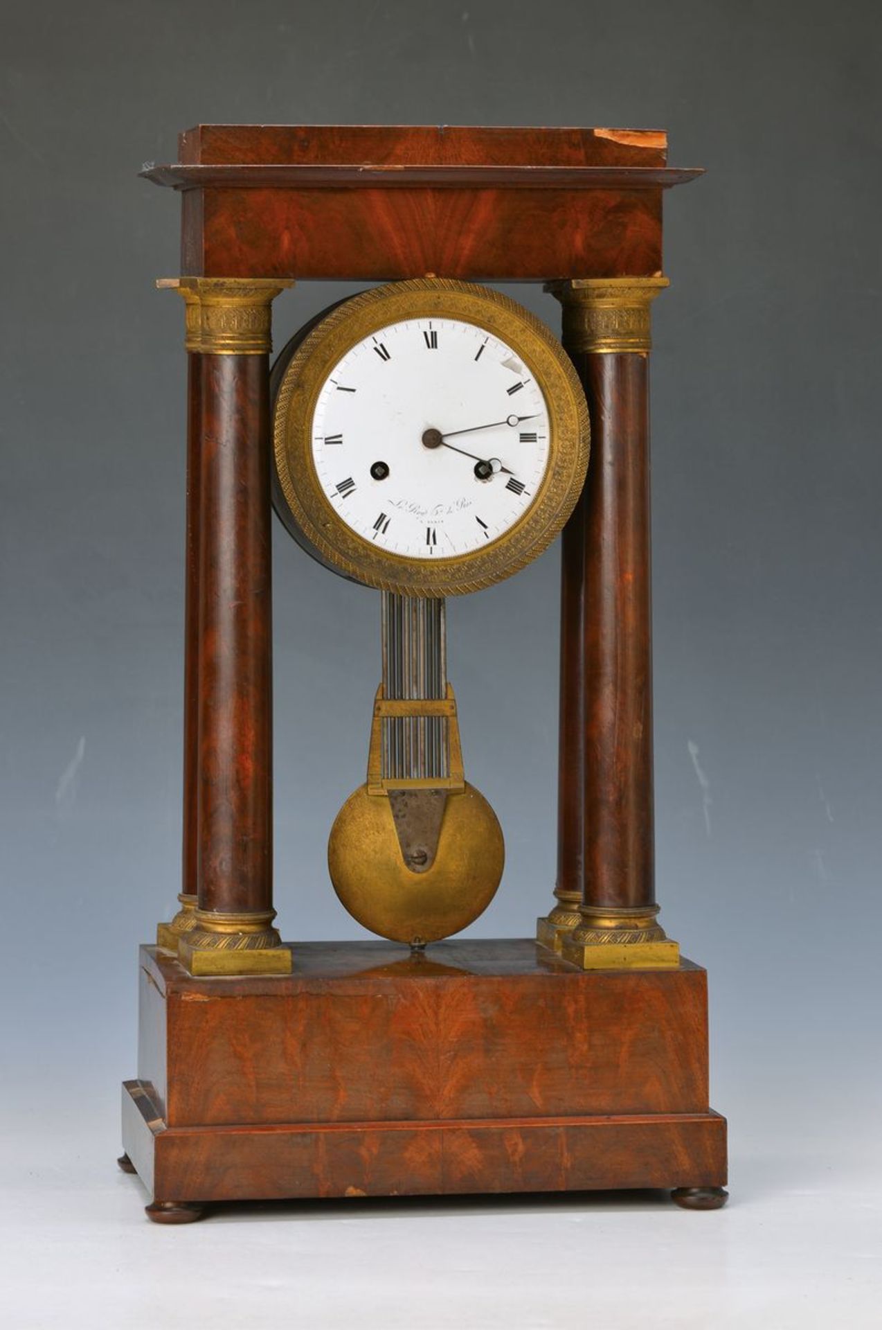 Portico clock, France around 1830/40, veneered, upper part damaged, pedestal with stress cracks