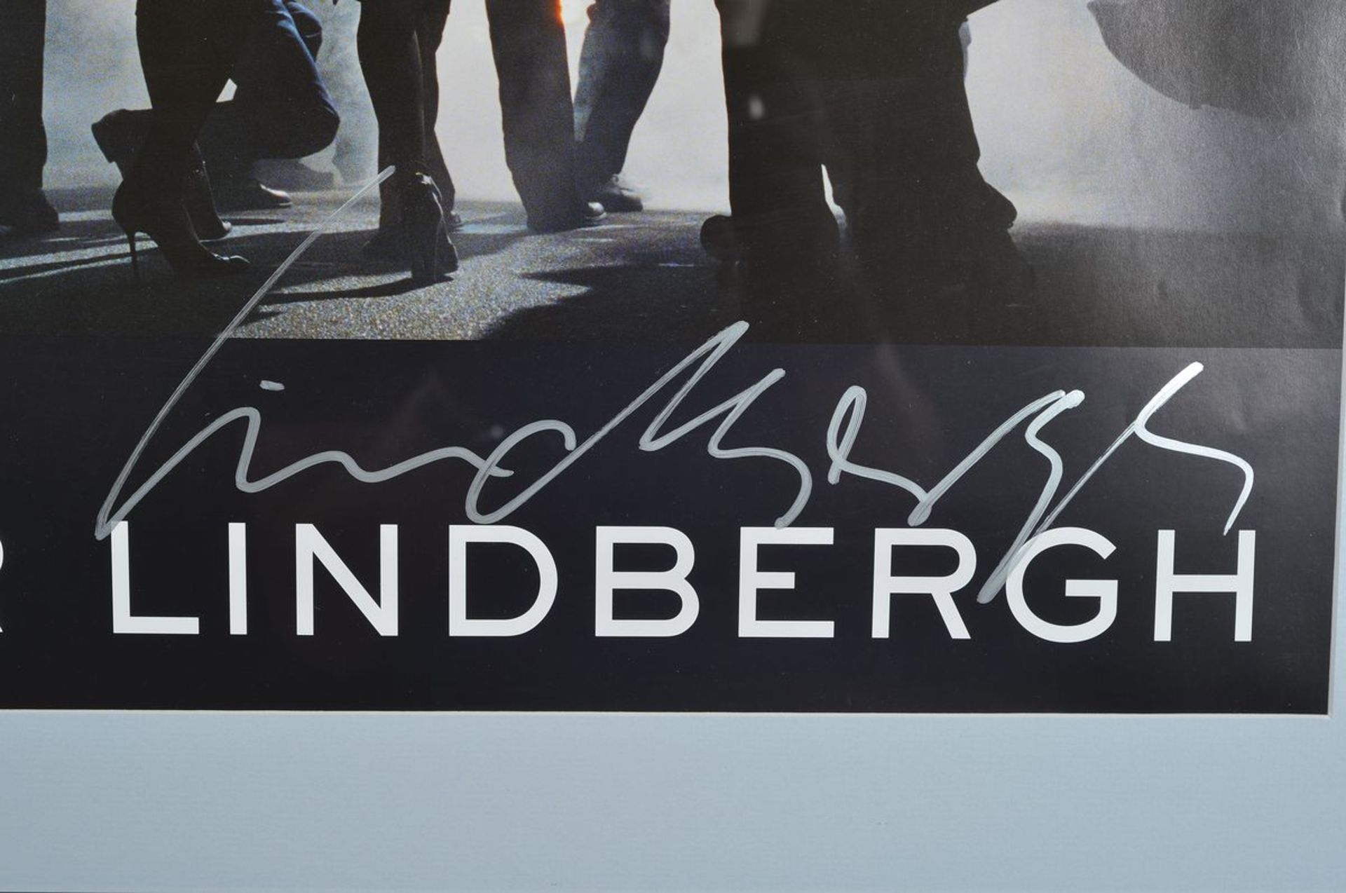 Peter Lindbergh, 1944 - 2019, offset lithograph, from 2008, signed by hand, approx.84 x 59.5 cm, - Bild 4 aus 4