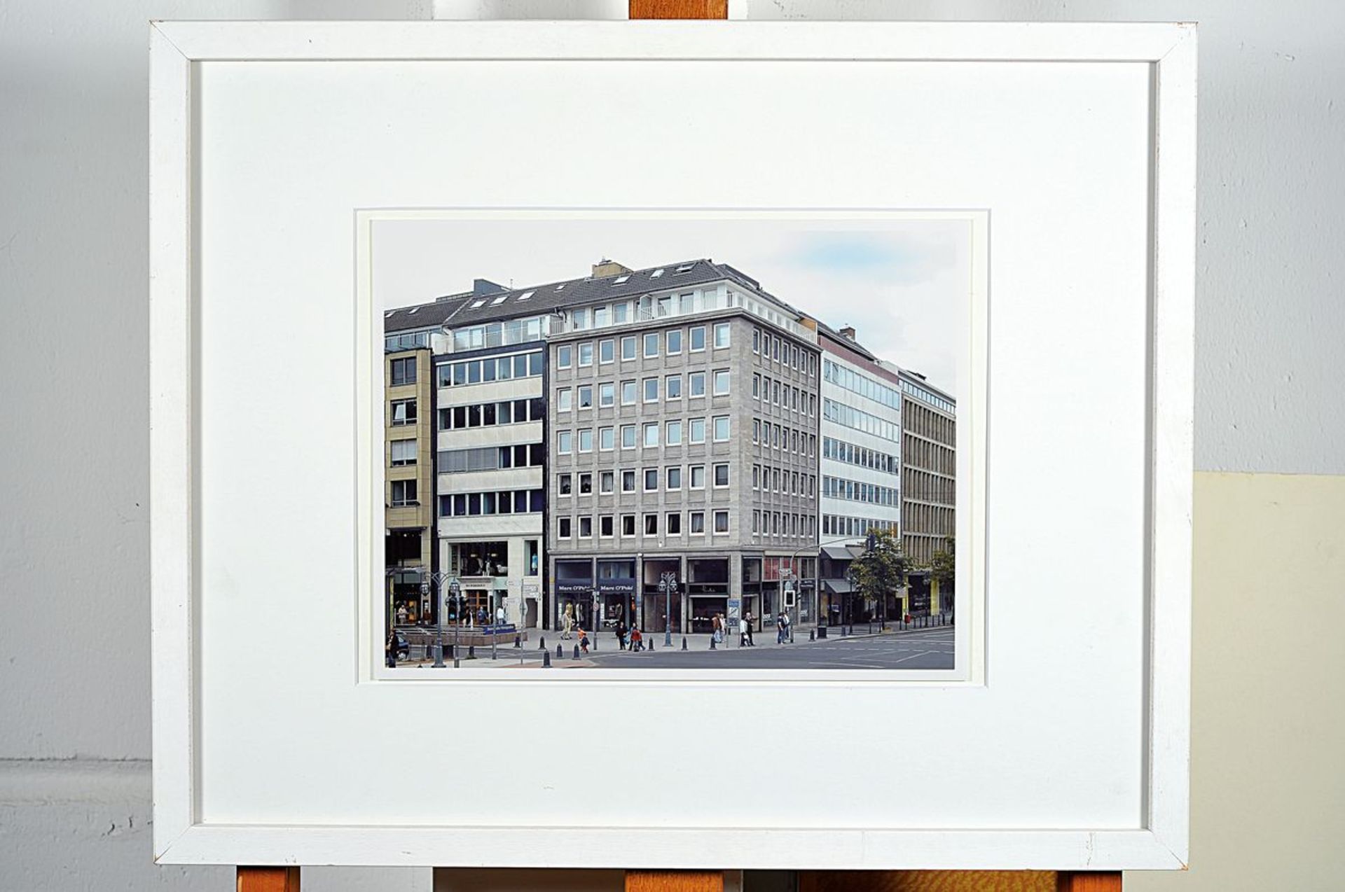 Thomas Struth, born 1954, # "Königsalle Düsseldorf #", signed and numbered 11/50, 40 x50 cm, frame - Bild 2 aus 2