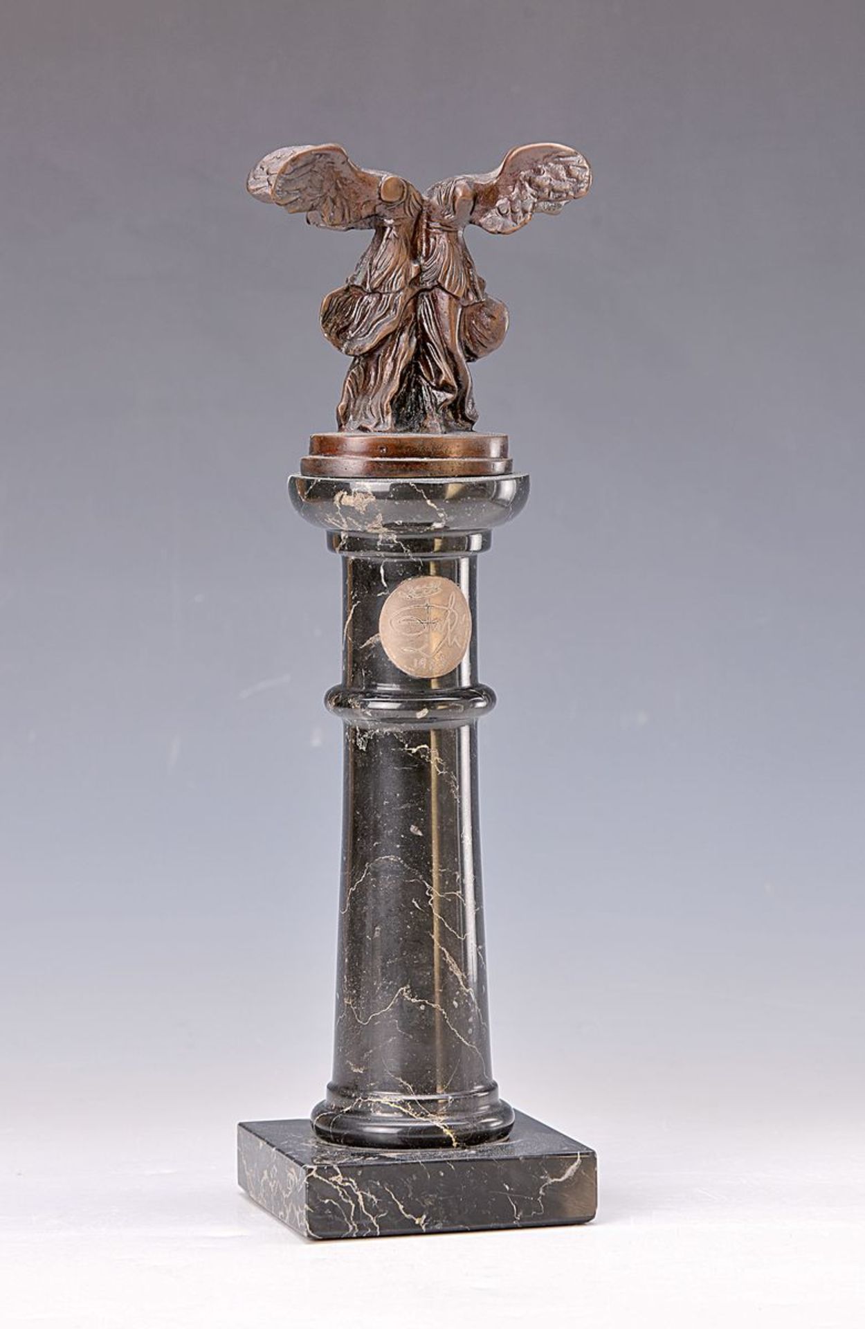 Salvador Dali, 1904-1988, bronze sculpture, # "Double victoire de Samothrace #", signed and numbered - Bild 2 aus 2