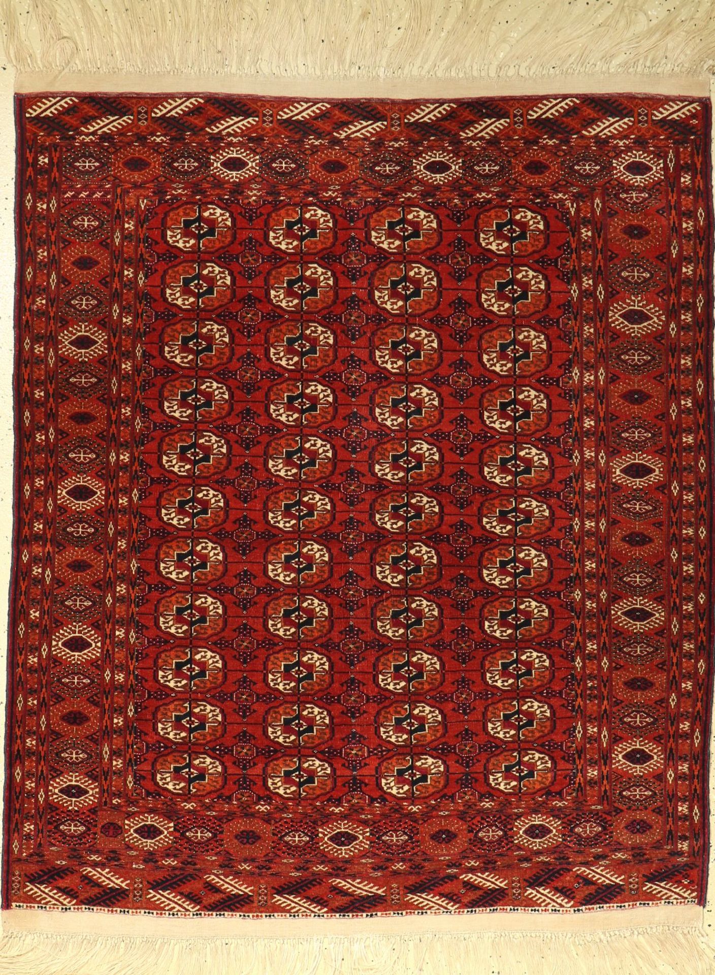 Tekke Bochara alt, Turkmenistan, um 1940, Wolle auf Wolle, ca. 163 x 133 cm, EHZ: 2-3.