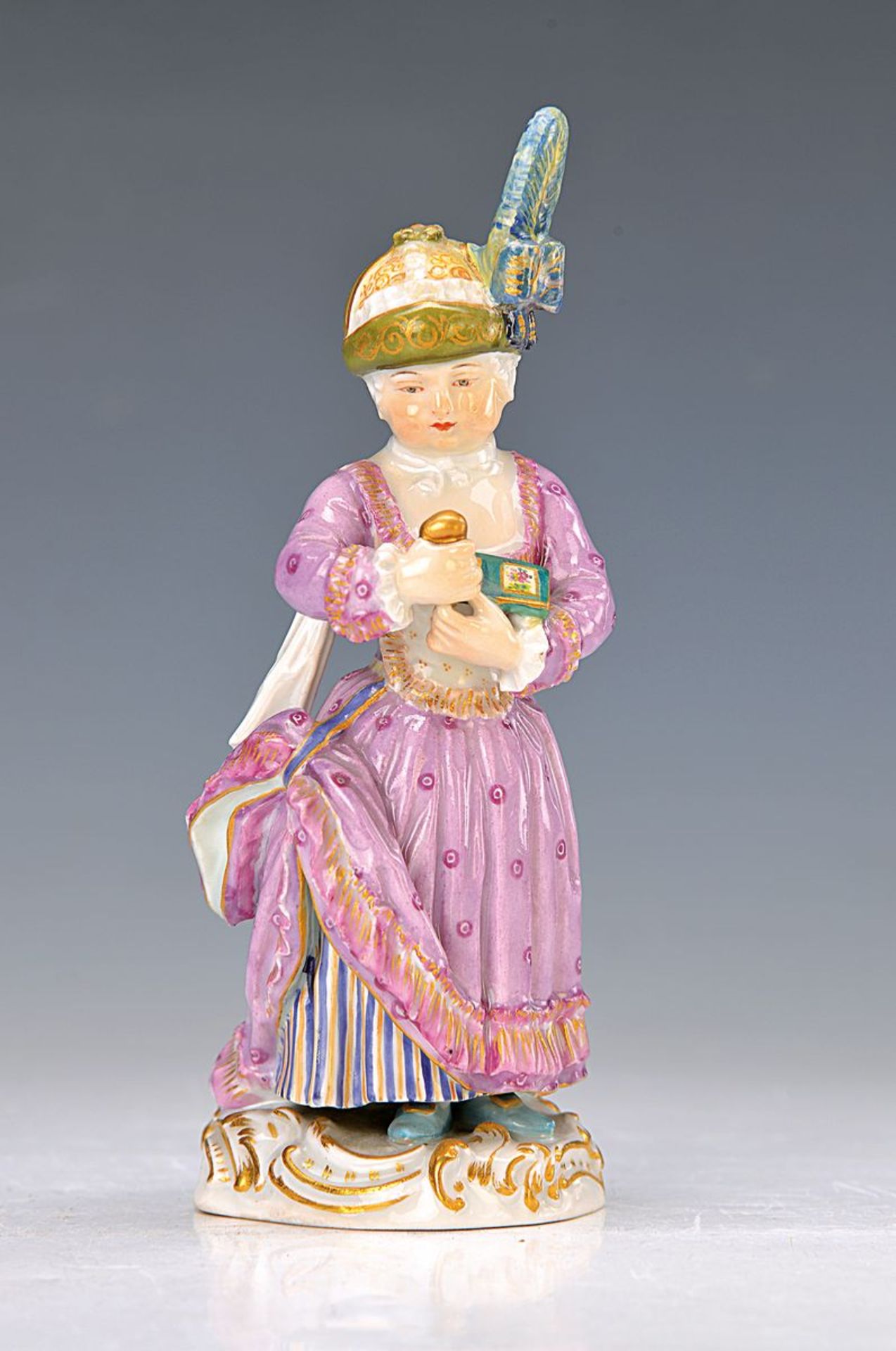 Porzellanfigur, Meissen, um 1890/1900, Dame mit Buch, polychrom bemalt, Hutfedern verändert,