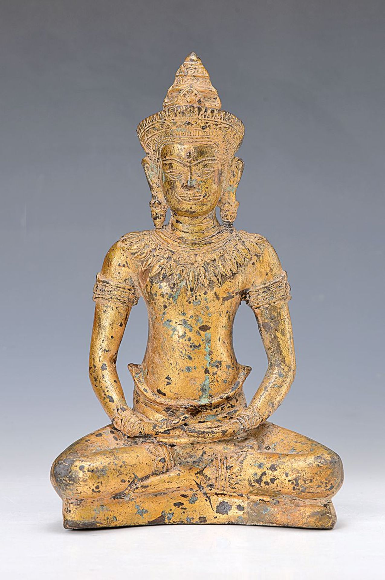 Sitzender Buddha, Kambodscha, um 1800/30, Bronze vergoldet, Altersspuren, dünnwandige