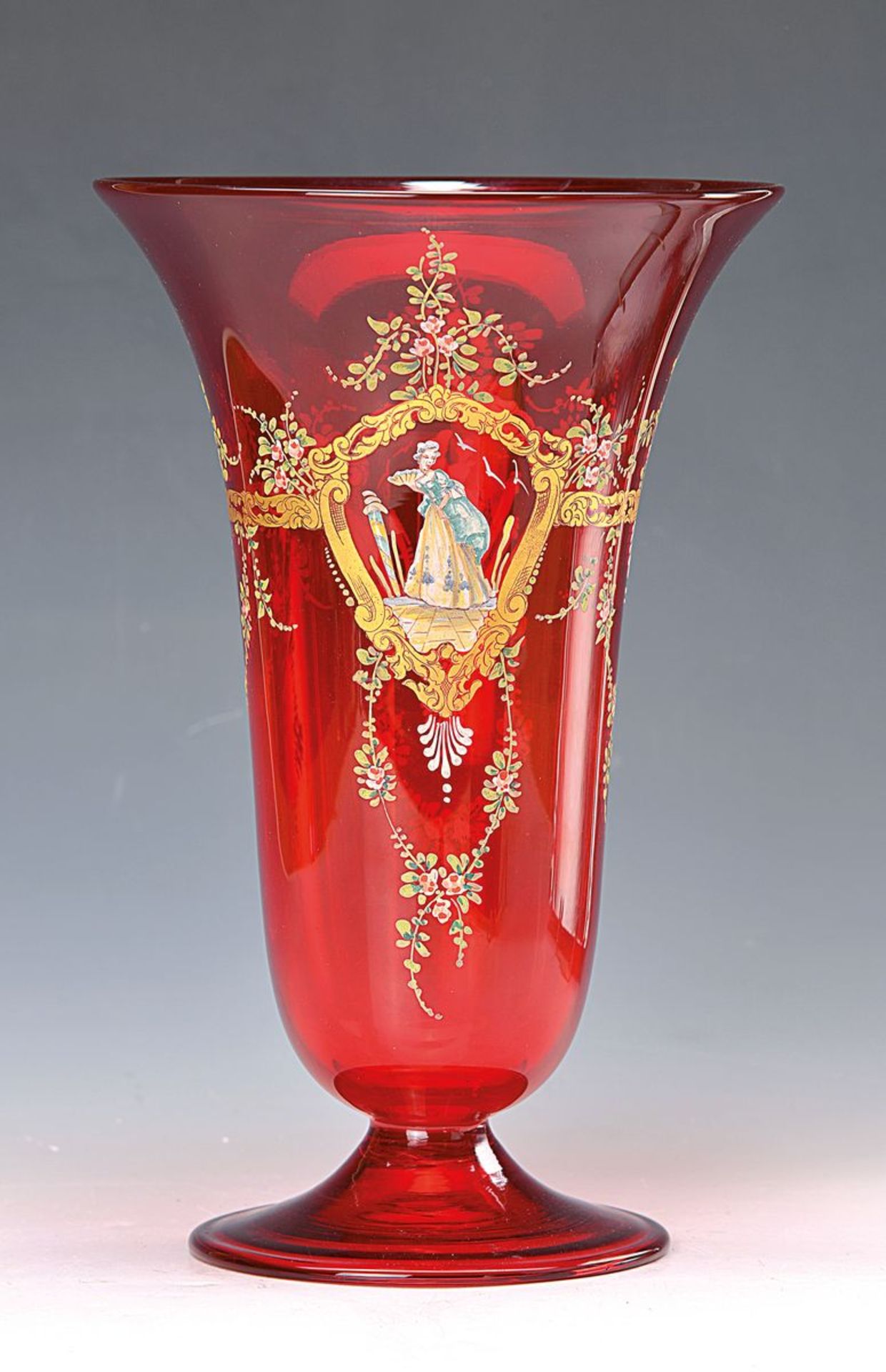 Große Vase, Salviati Murano, 30/40er Jahre, rotes Glas, mit Emailmalerei, Kavalier und Dame, H.