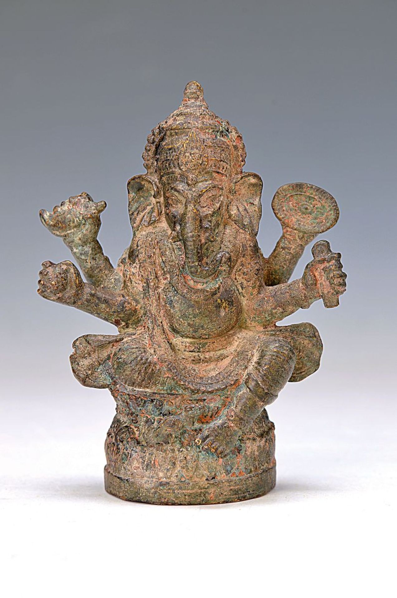 Bronzeskulptur des Ganesha, wohl 13./14. Jh. , Indien, mit altem Keramikkern, H. ca. 12.5cmBronze