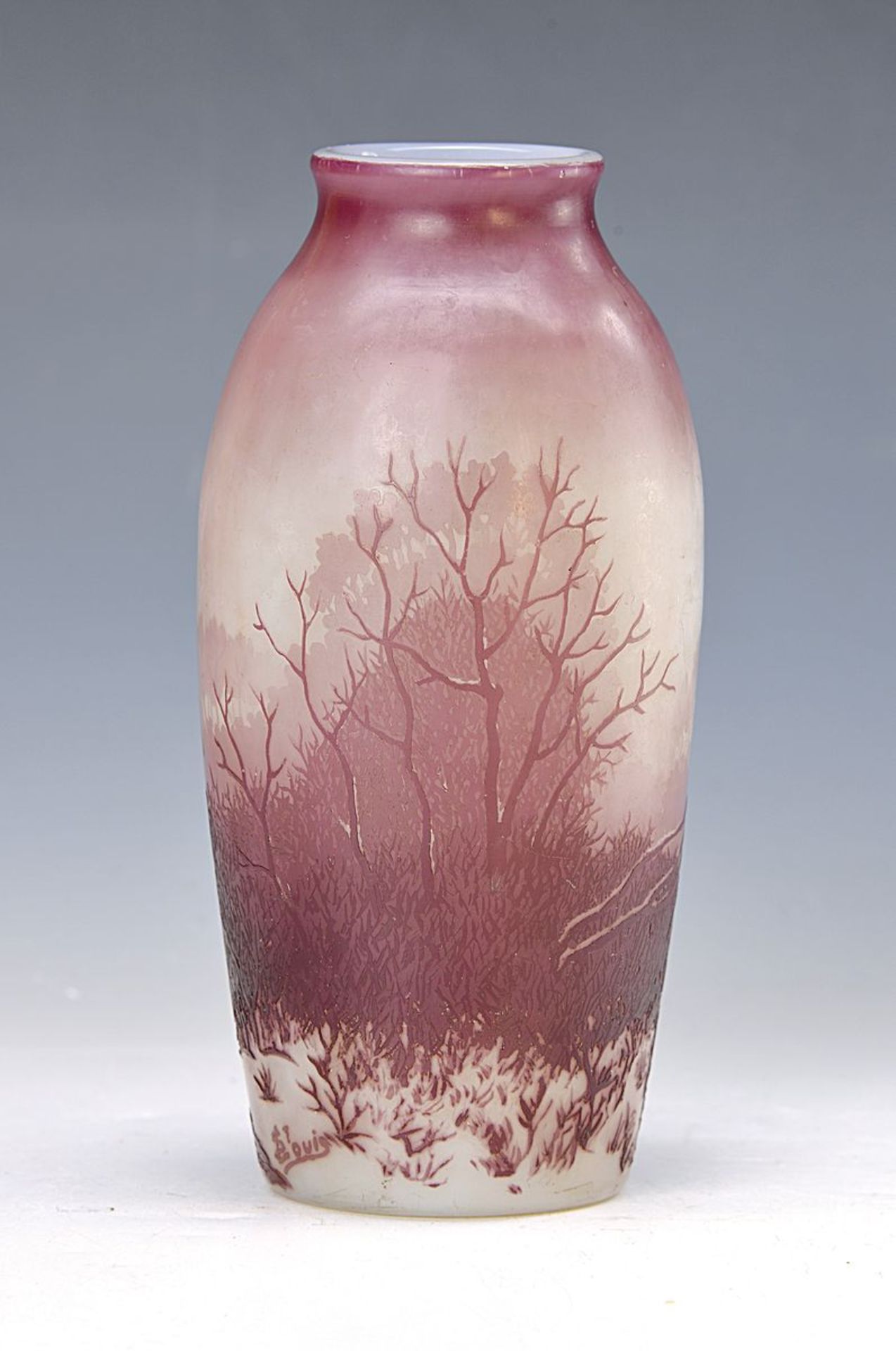 Vase, Frankreich, St. Louis, um 1910-20, weiß-opakes Glas rosa und weinrot überfangen, geschnitten